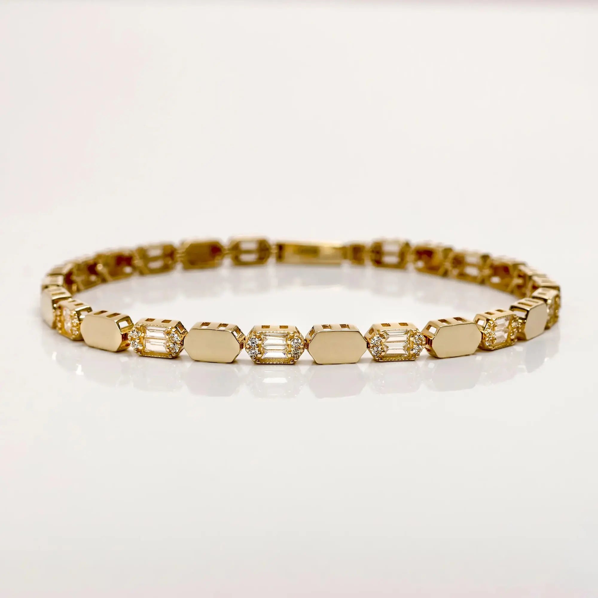 14 Ayar Altın Baget Taşlı Trend Bileklik