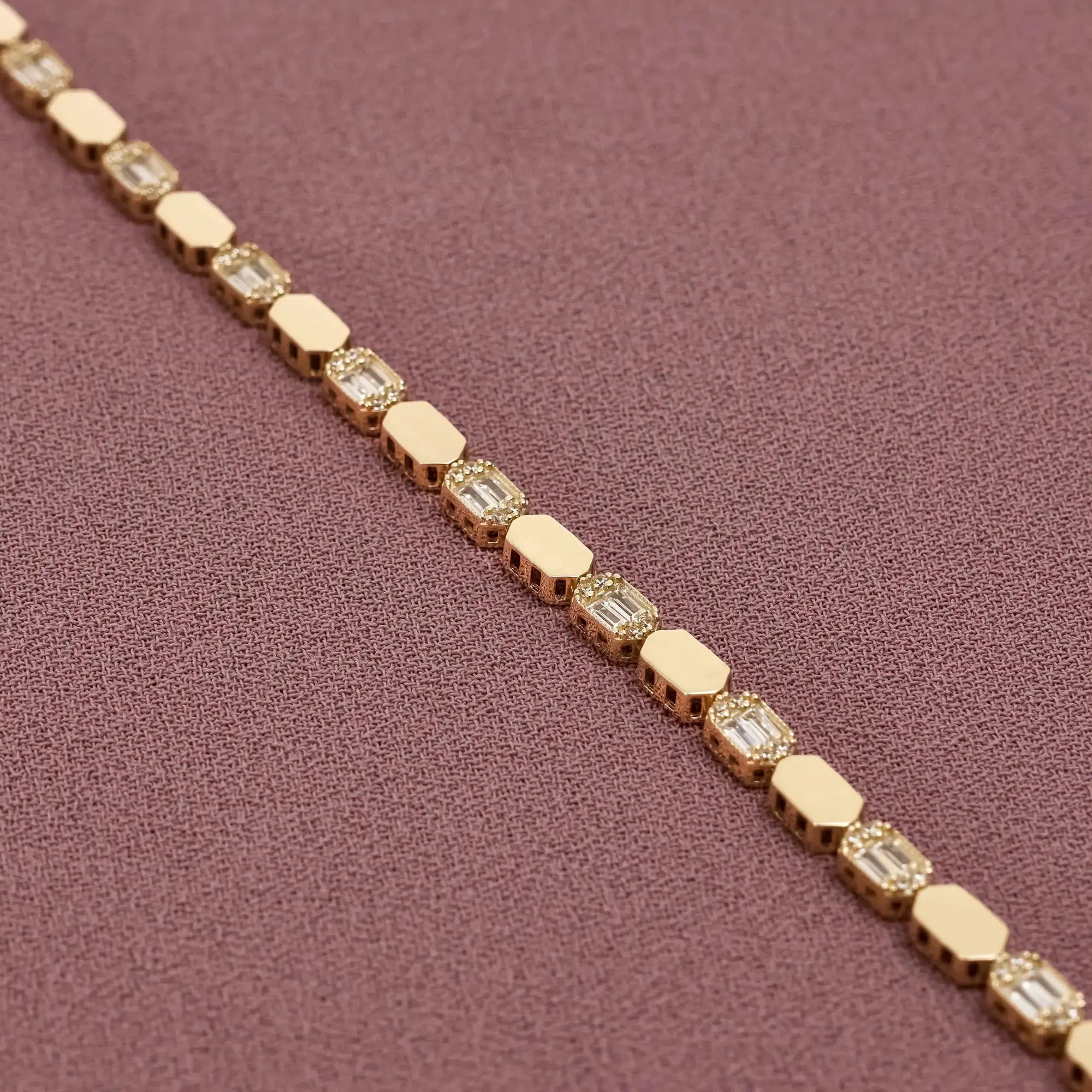 14 Ayar Altın Baget Taşlı Trend Bileklik