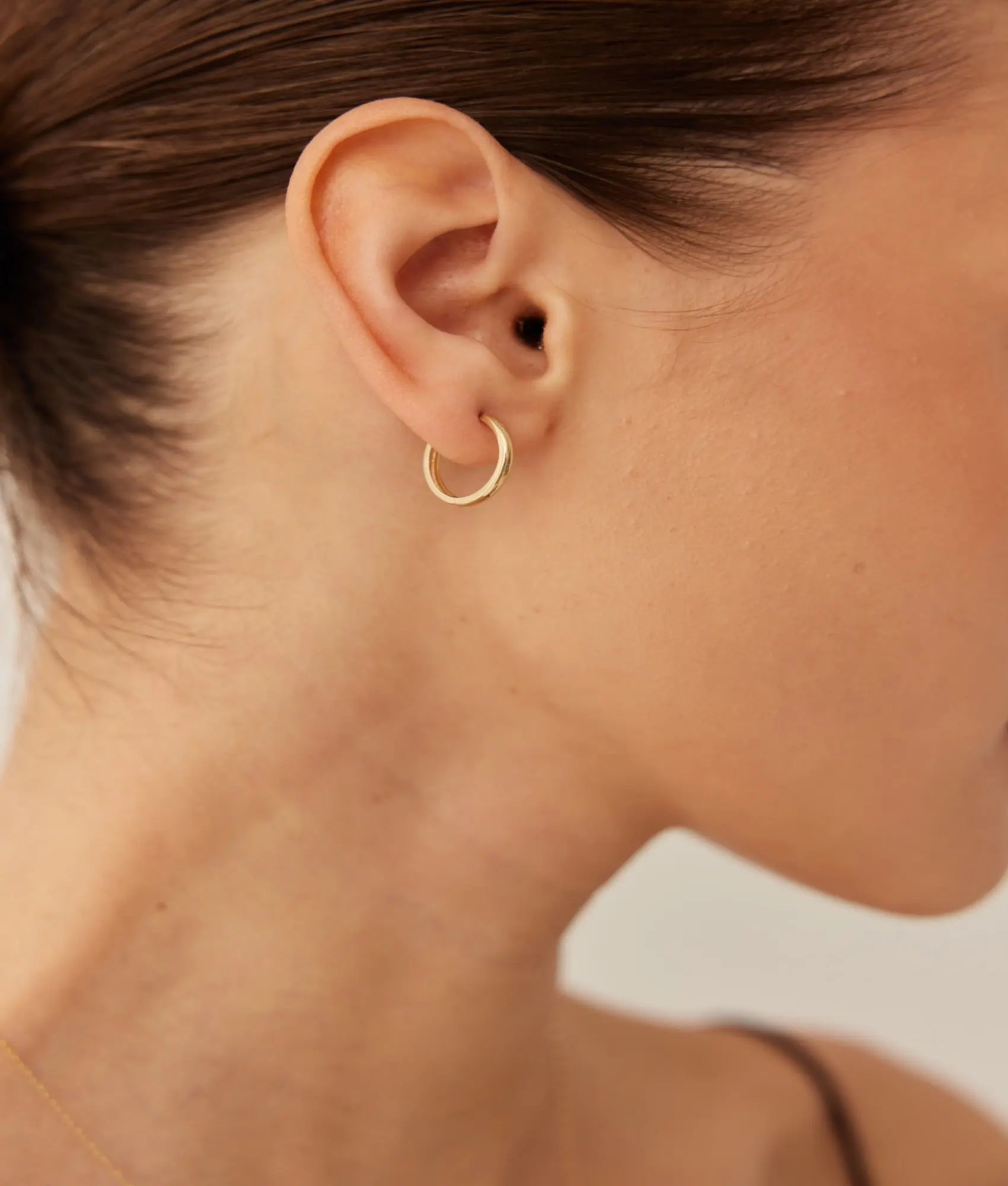 14 Ayar Altın Bombeli Halka Küpe Gizli Kilitli 1,6 cm