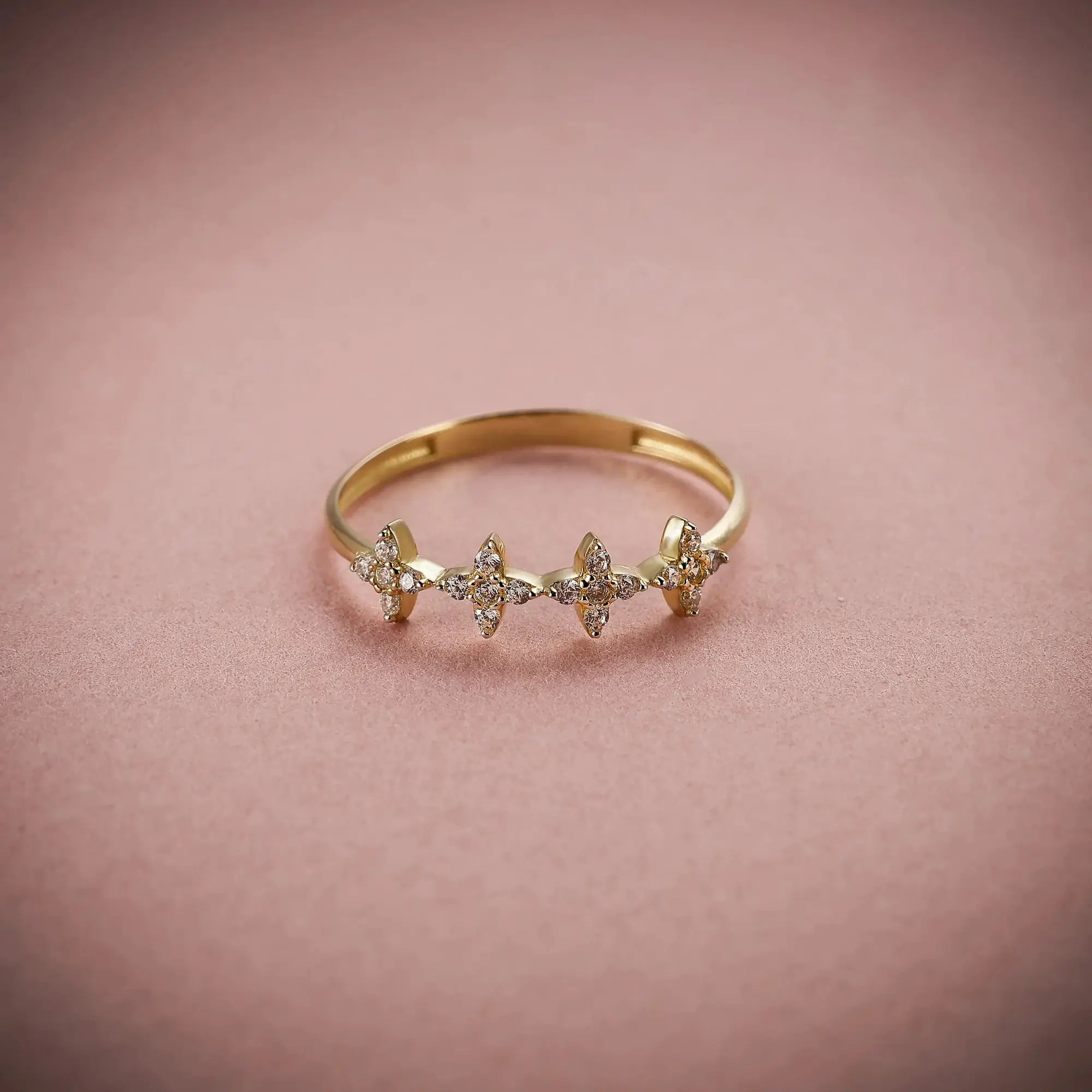 14 Ayar Altın Çiçek Figürlü Mini Yüzük