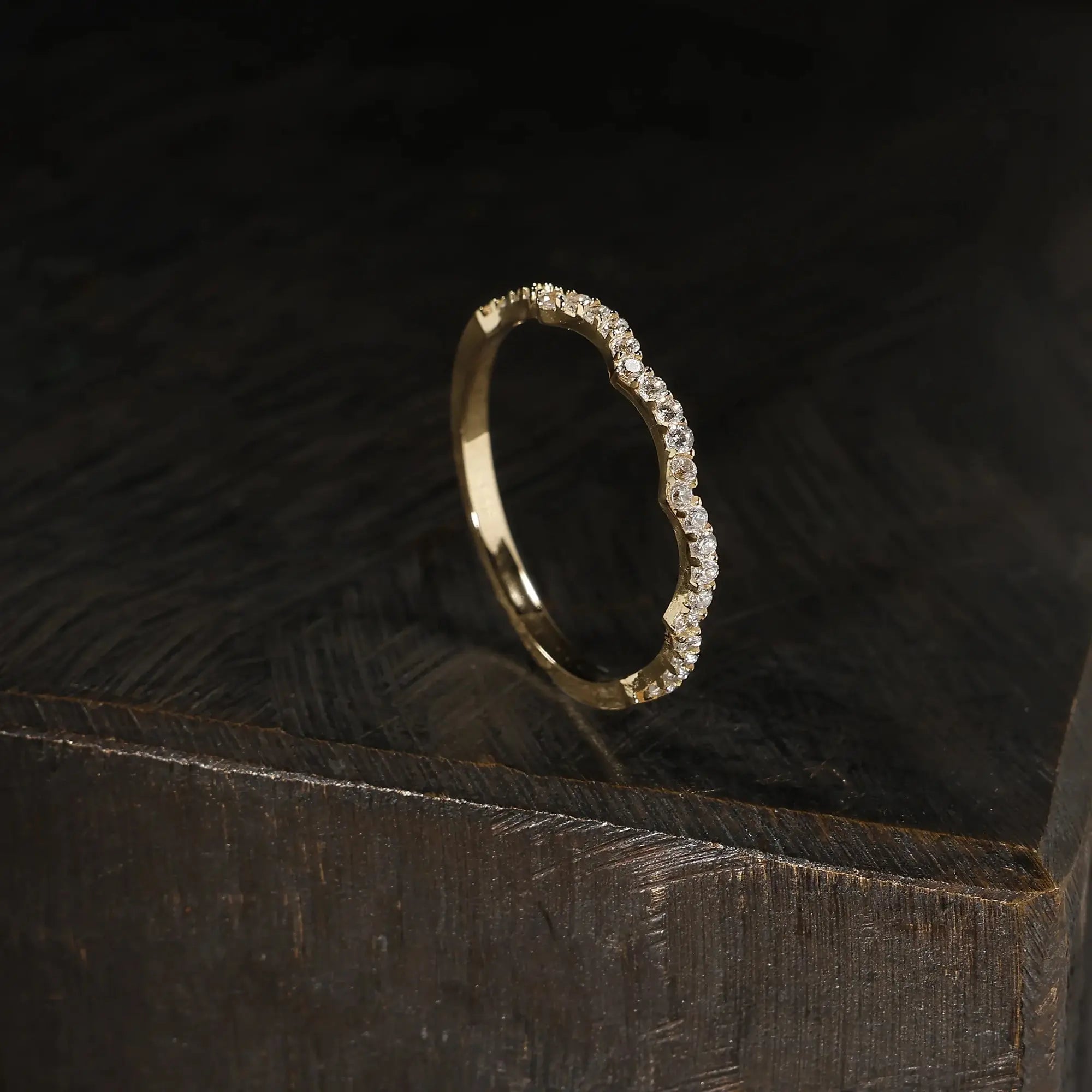 14 Ayar Altın Dalga Figürlü Mini Yüzük