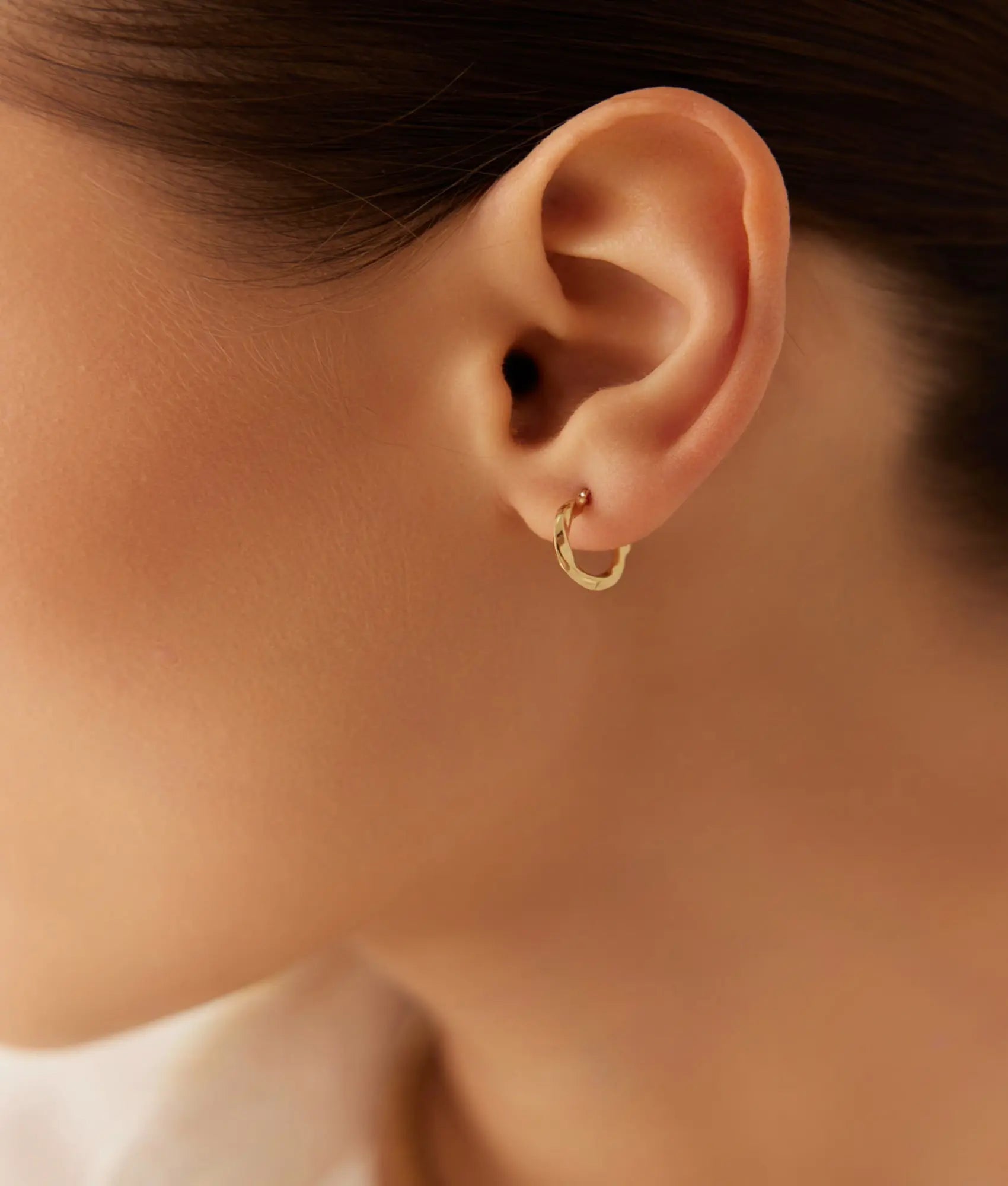 14 Ayar Altın Dalgalı Halka Küpe