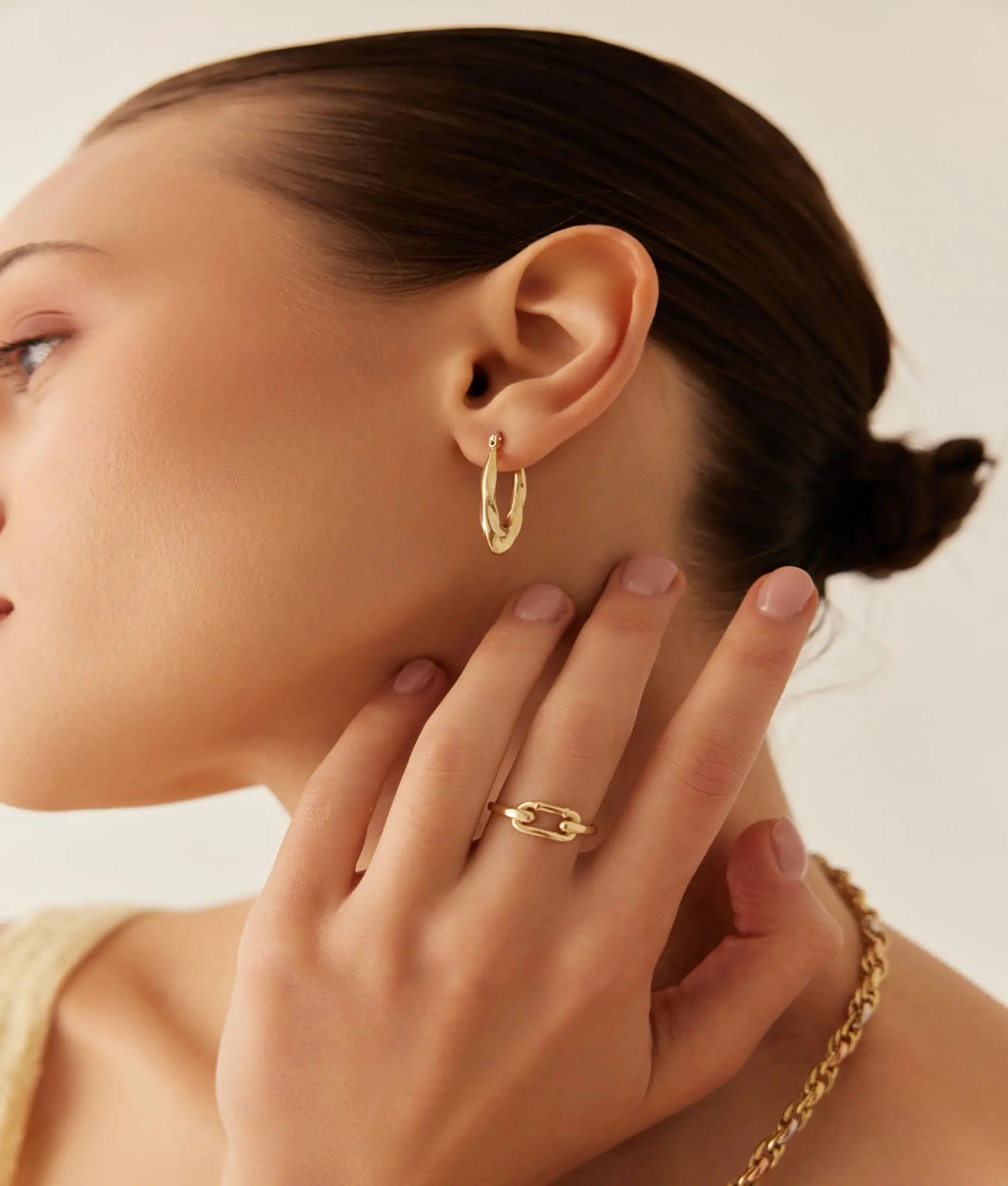 14 Ayar Altın Dalgalı Oval Küpe