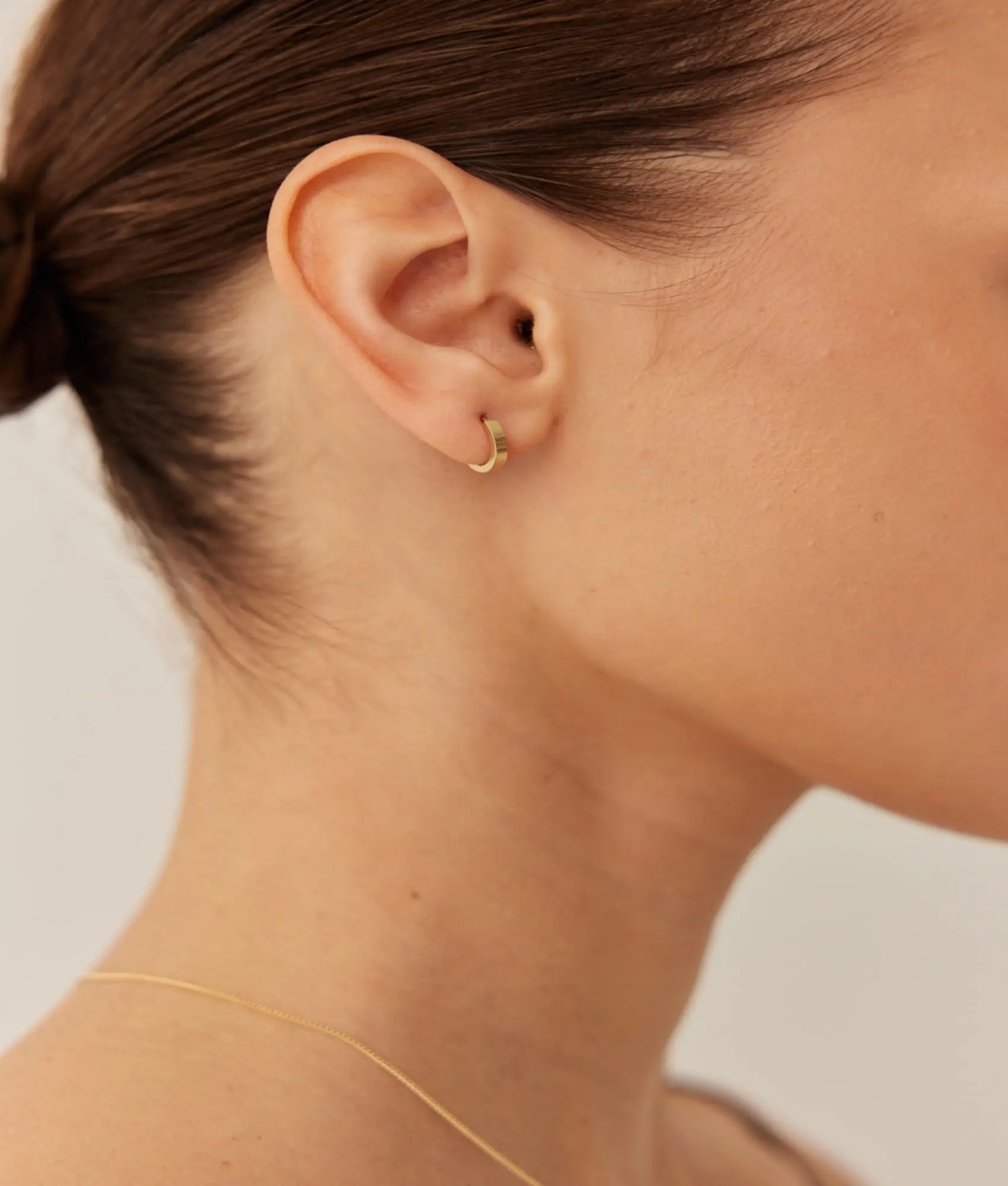 14 Ayar Altın Düz Halka Küpe Gizli Kilitli 1,1 cm