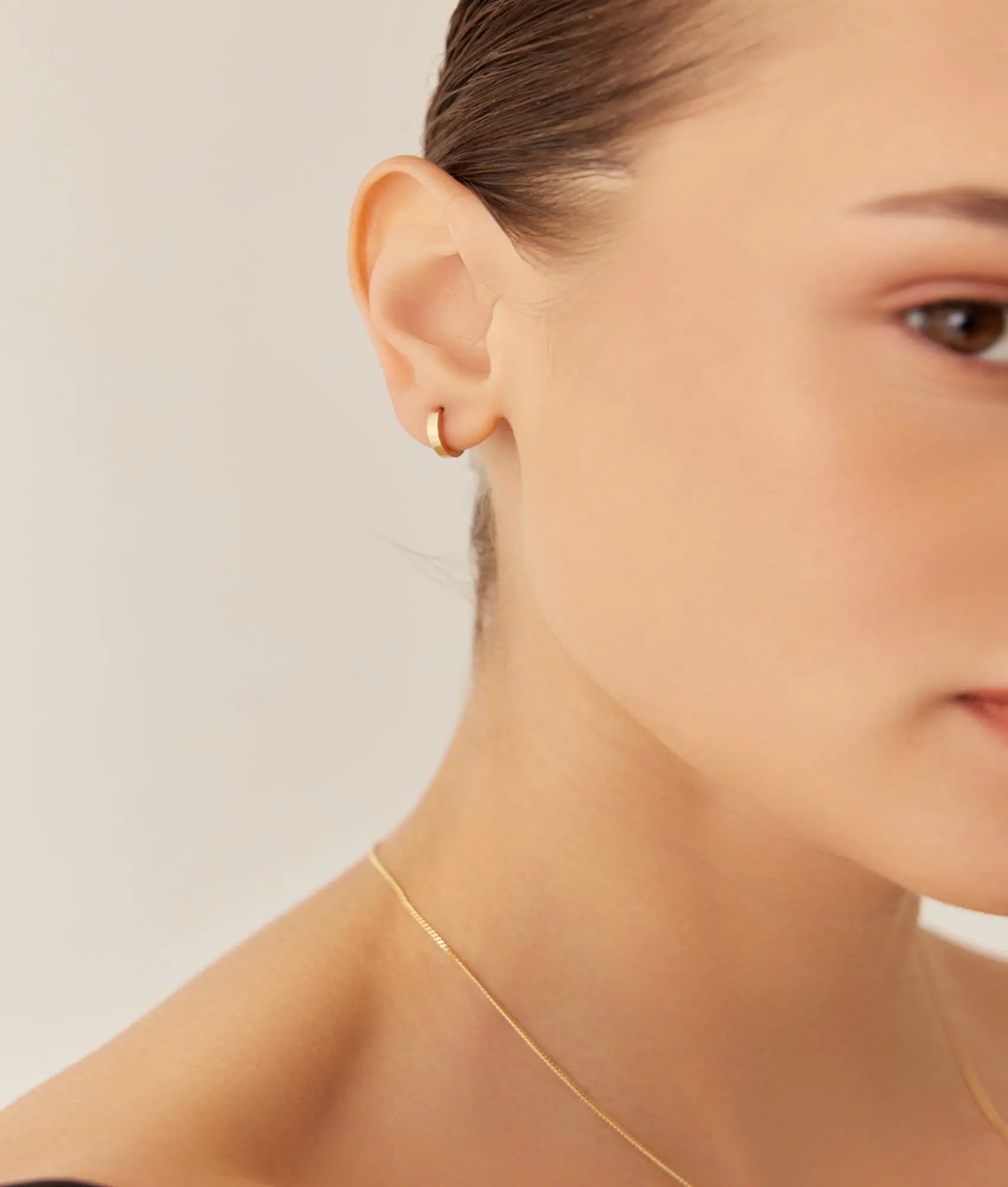 14 Ayar Altın Düz Halka Küpe Gizli Kilitli 1,1 cm