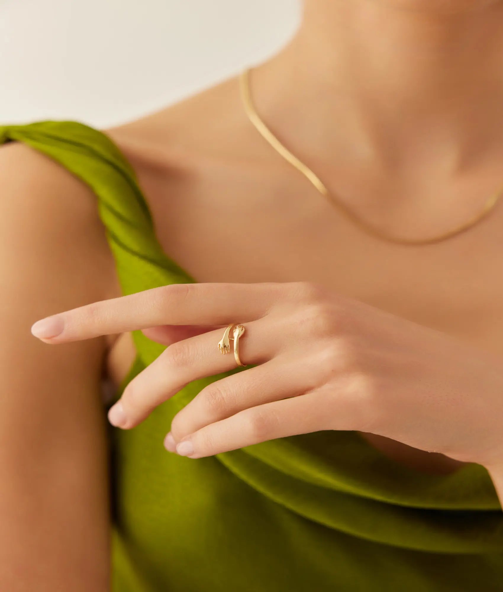 14 Ayar Altın El Ele Sarılma Yüzük