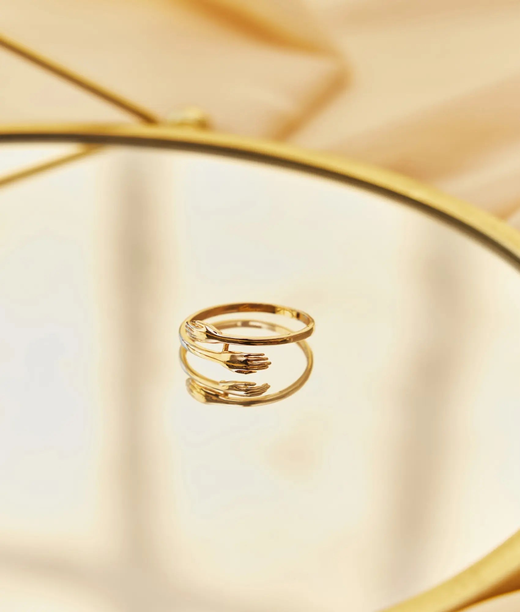 14 Ayar Altın El Ele Sarılma Yüzük