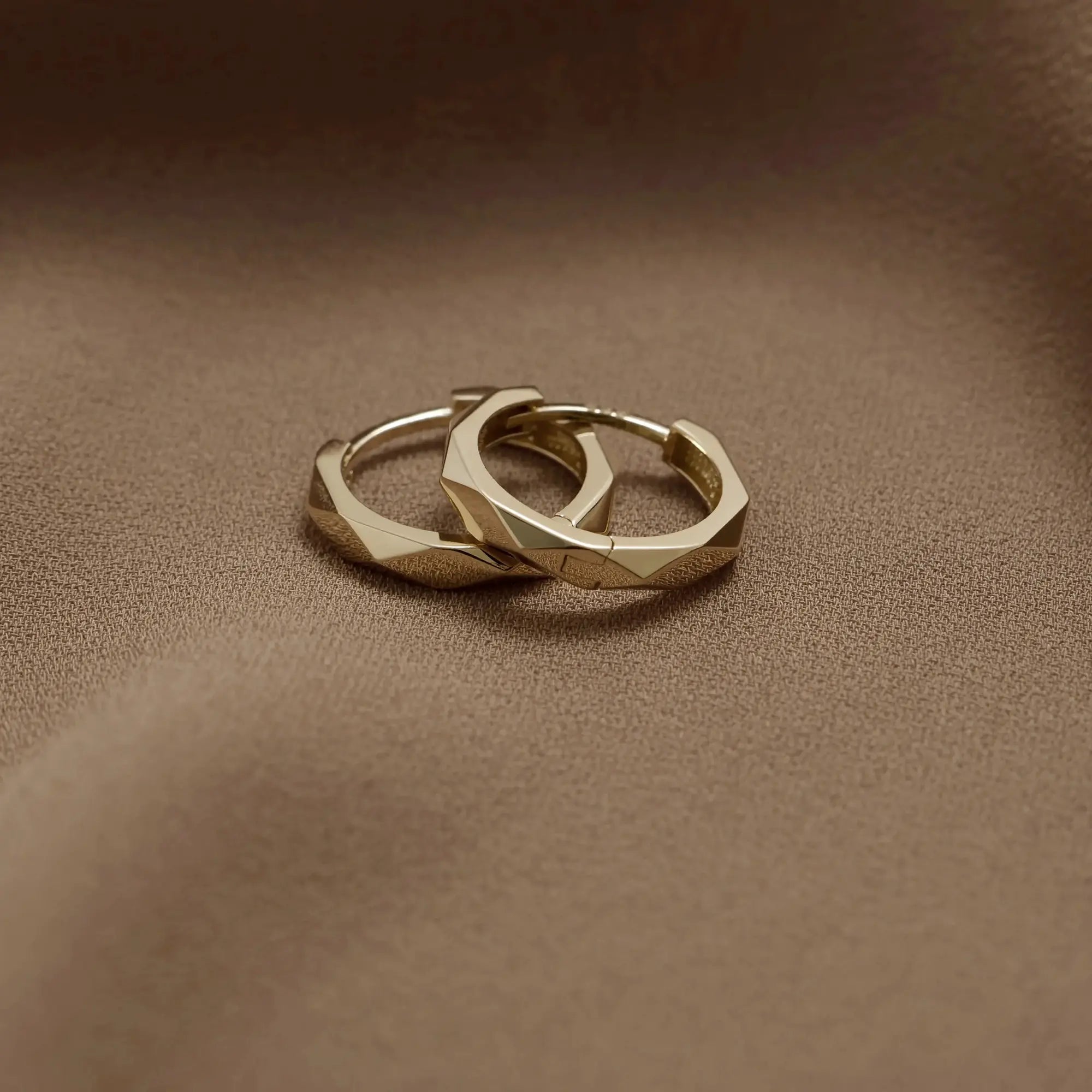 14 Ayar Altın Gen Taşlı Küpe - m