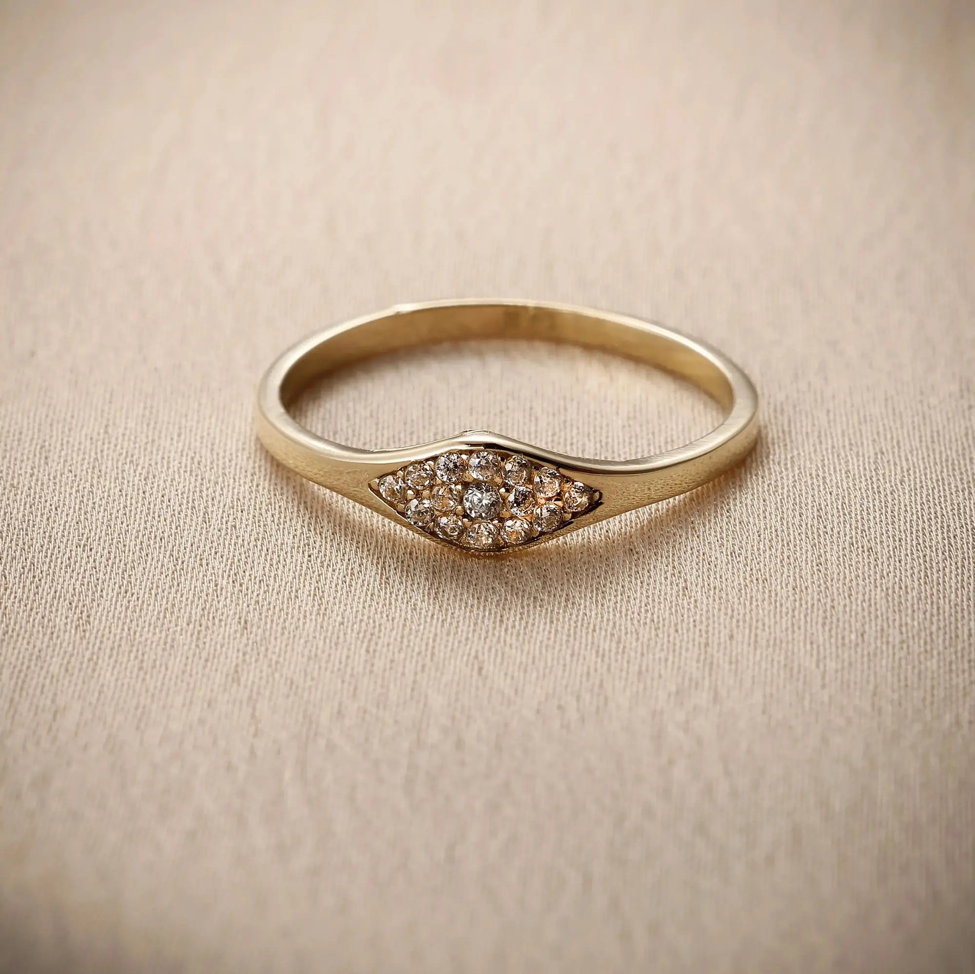 14 Ayar Altın Göz Figürlü Mini Yüzük