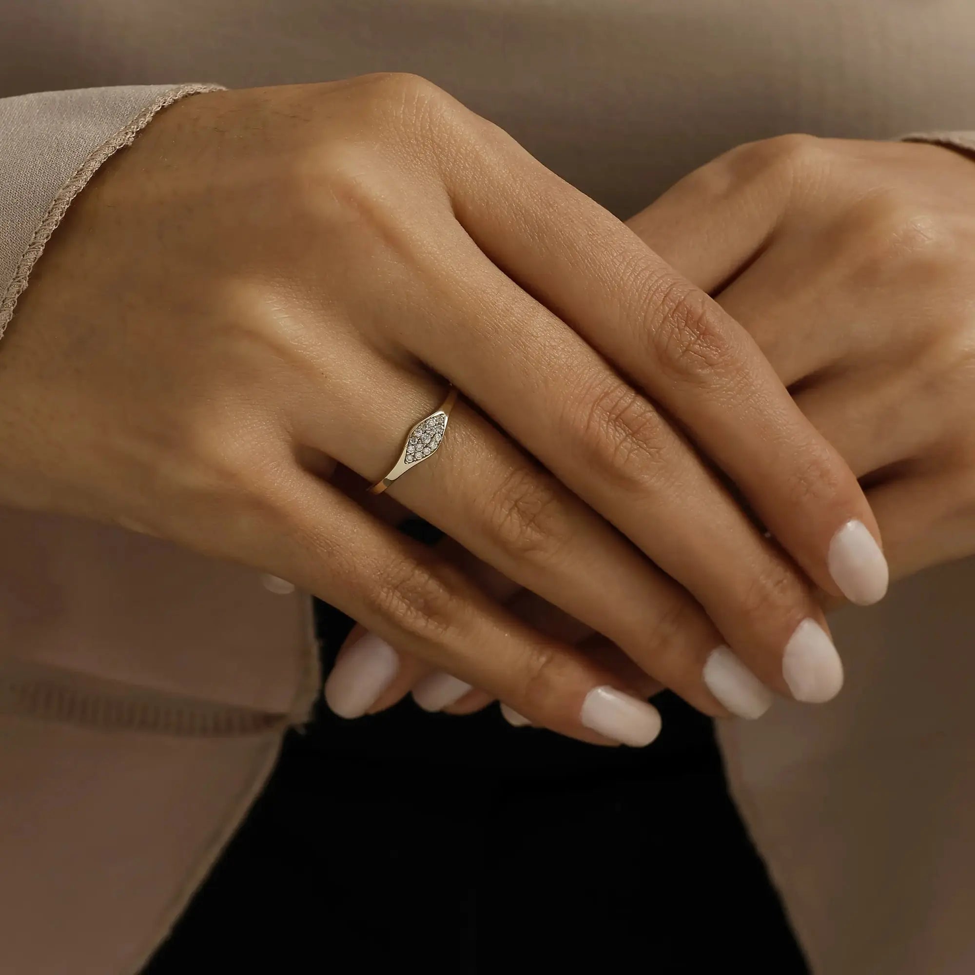 14 Ayar Altın Göz Figürlü Mini Yüzük