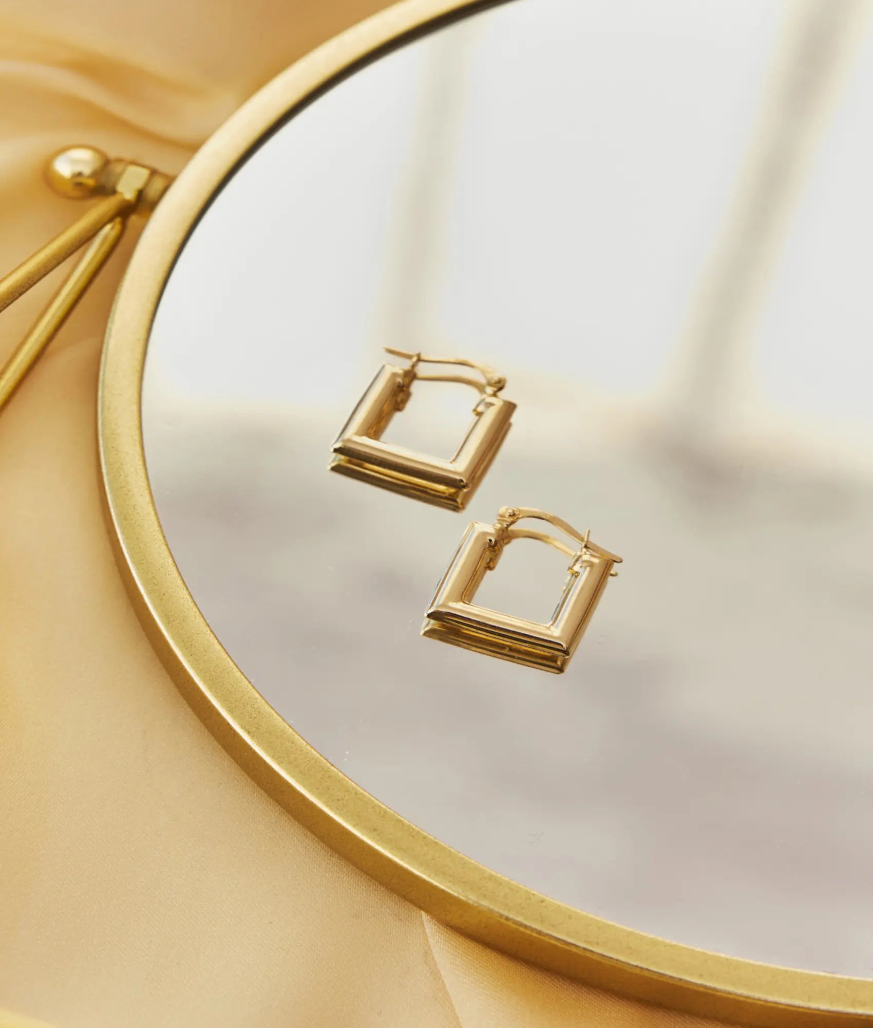 14 Ayar Altın Kare Küpe