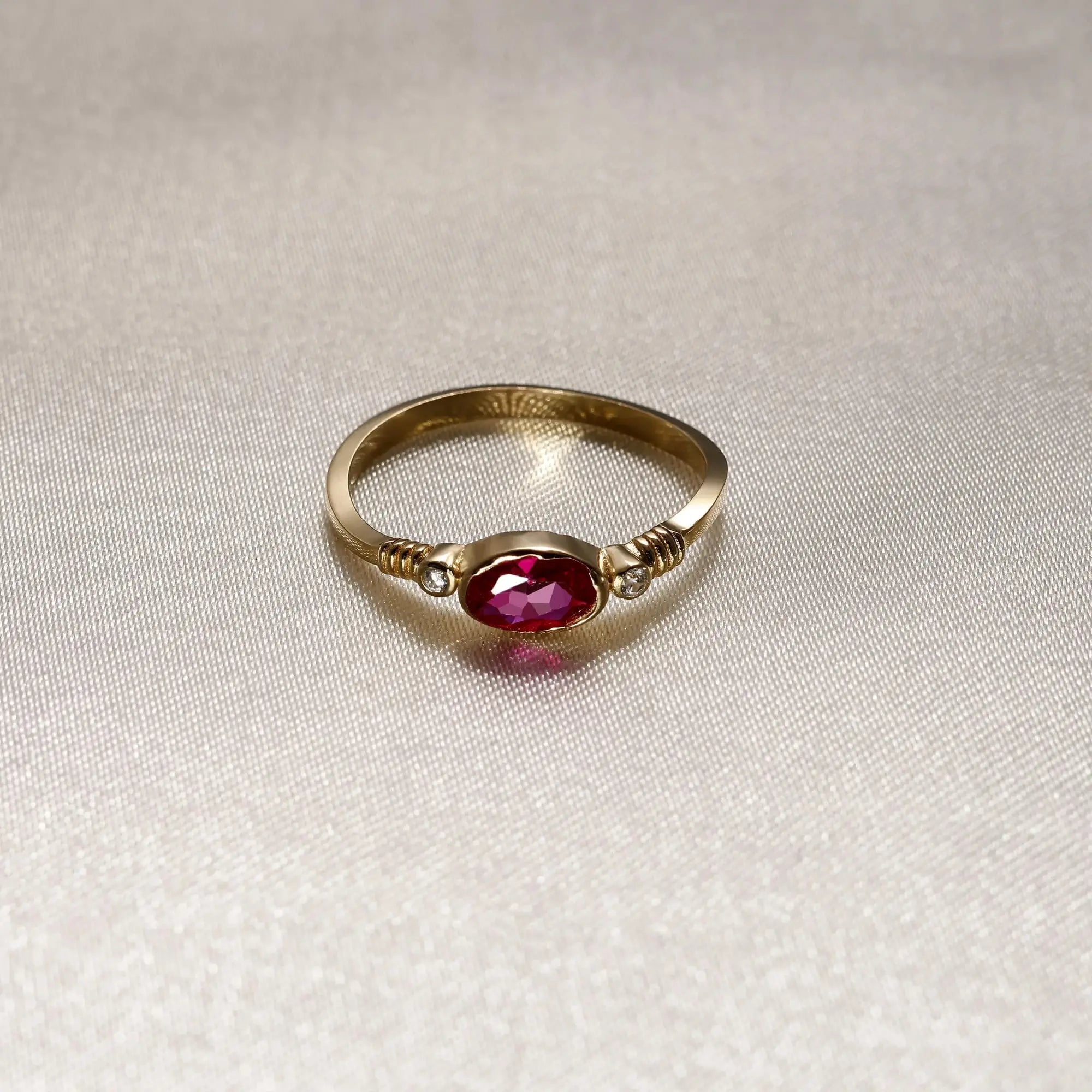 14 Ayar Altın Kırmızı Oval Taşlı Yüzük