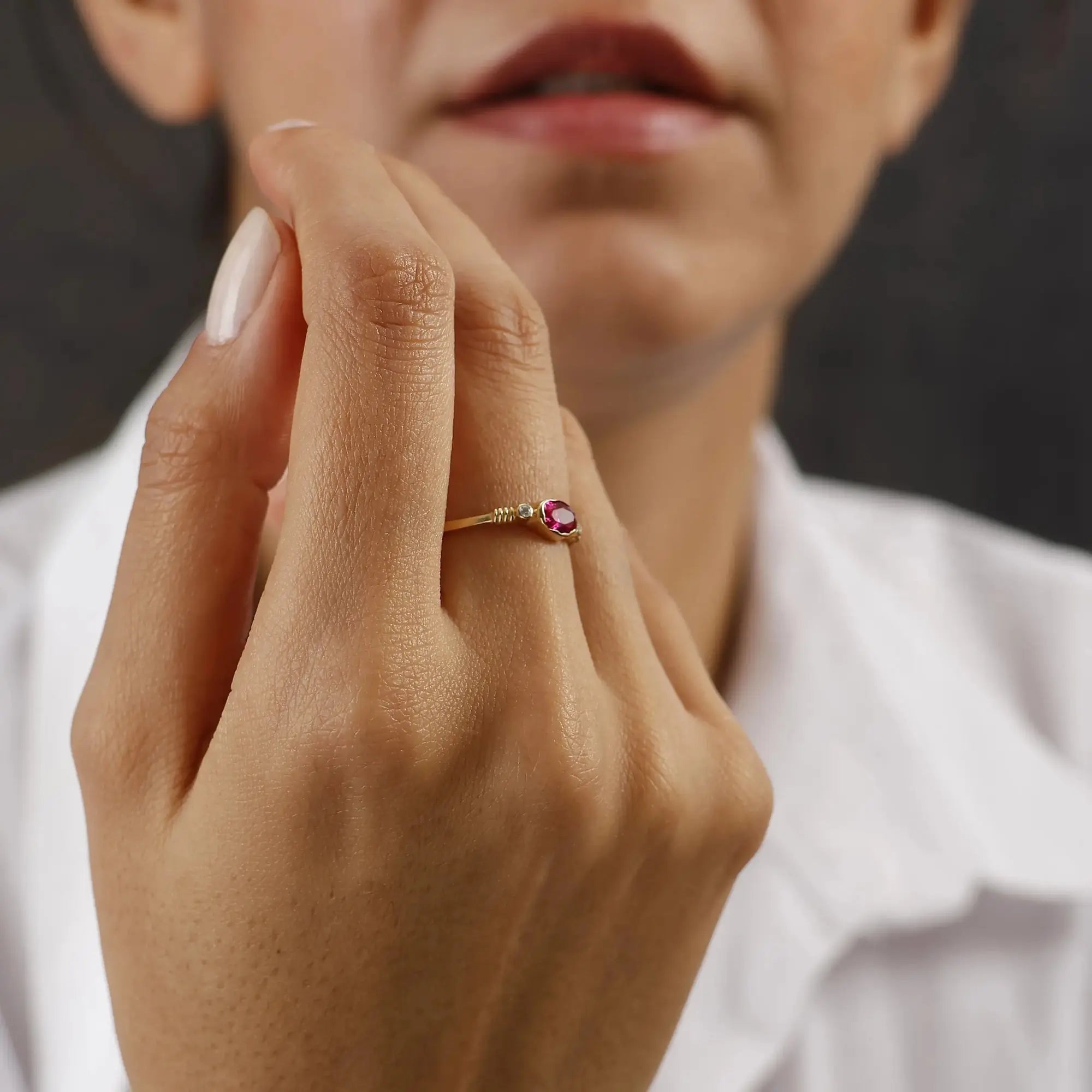 14 Ayar Altın Kırmızı Oval Taşlı Yüzük