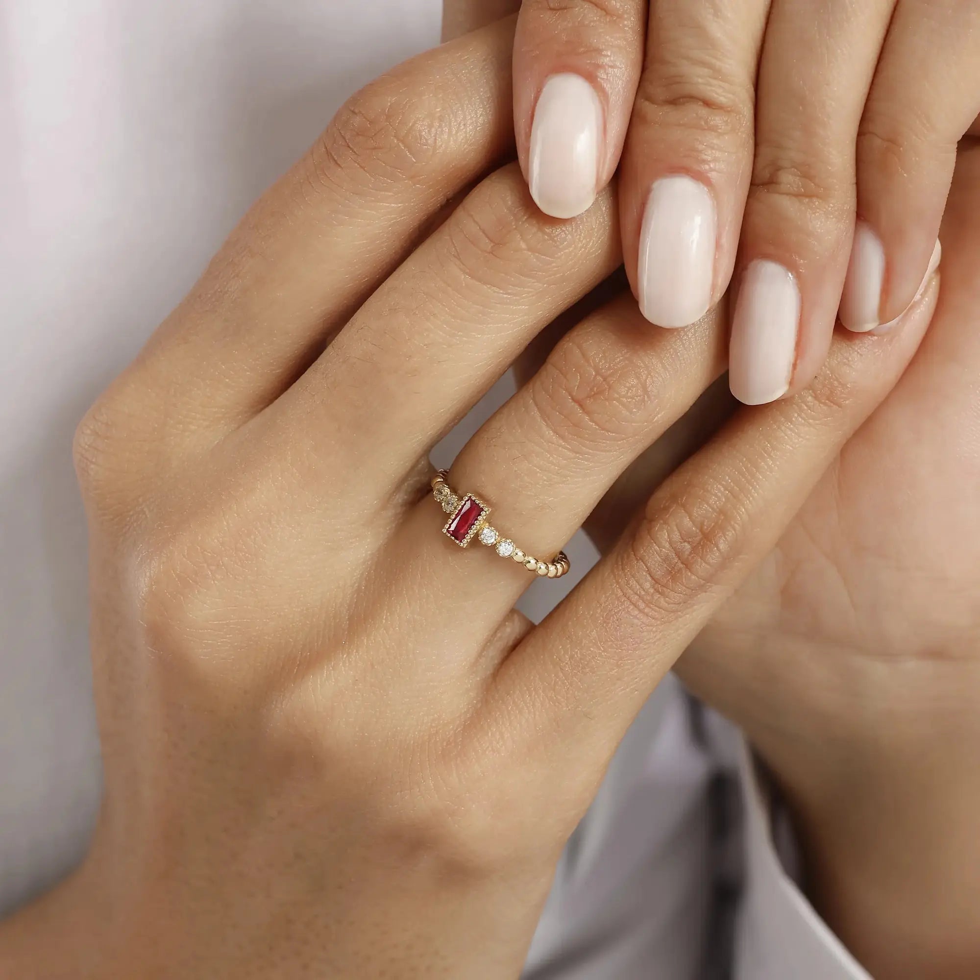 14 Ayar Altın Kırmızı Taşlı Bombeli Yüzük