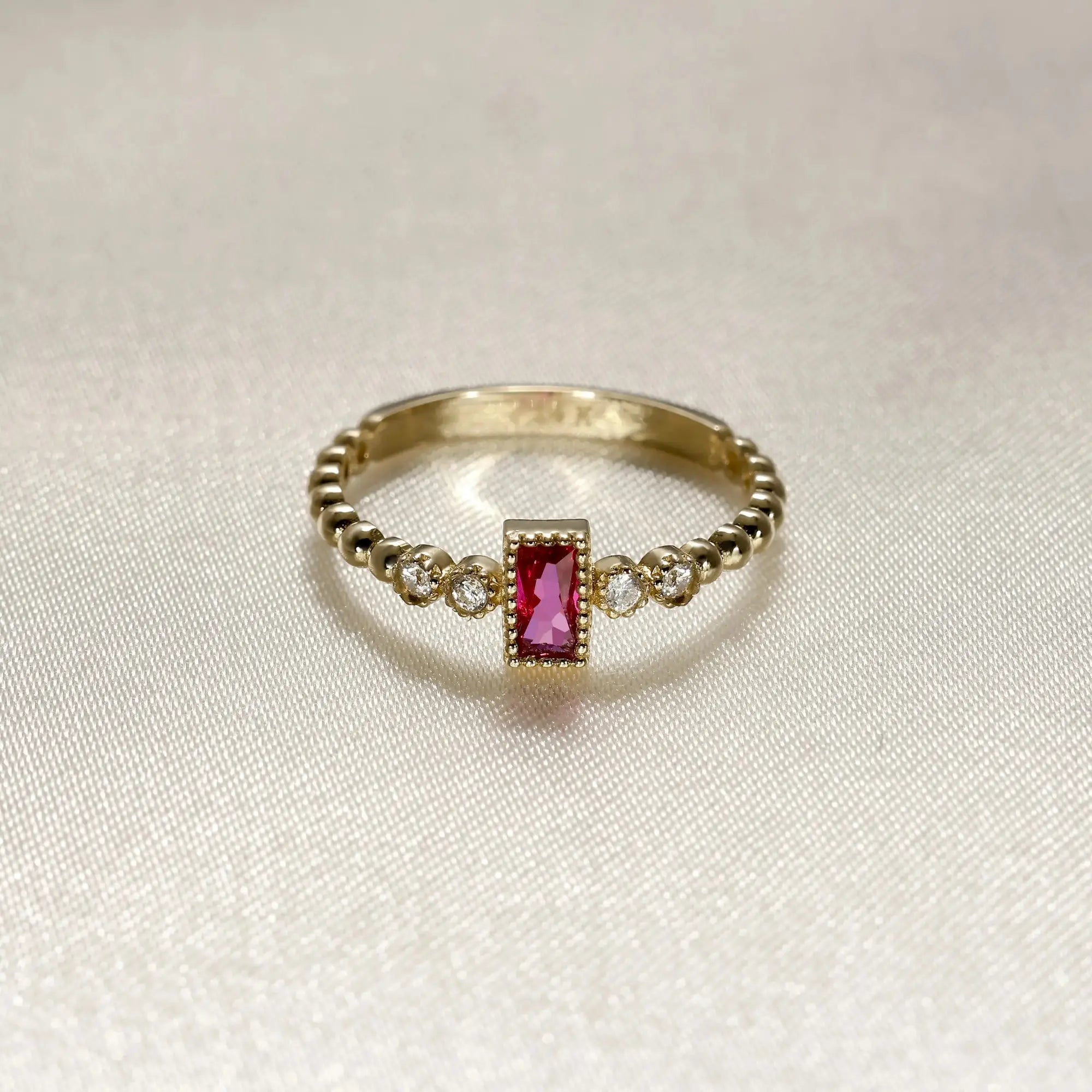 14 Ayar Altın Kırmızı Taşlı Bombeli Yüzük