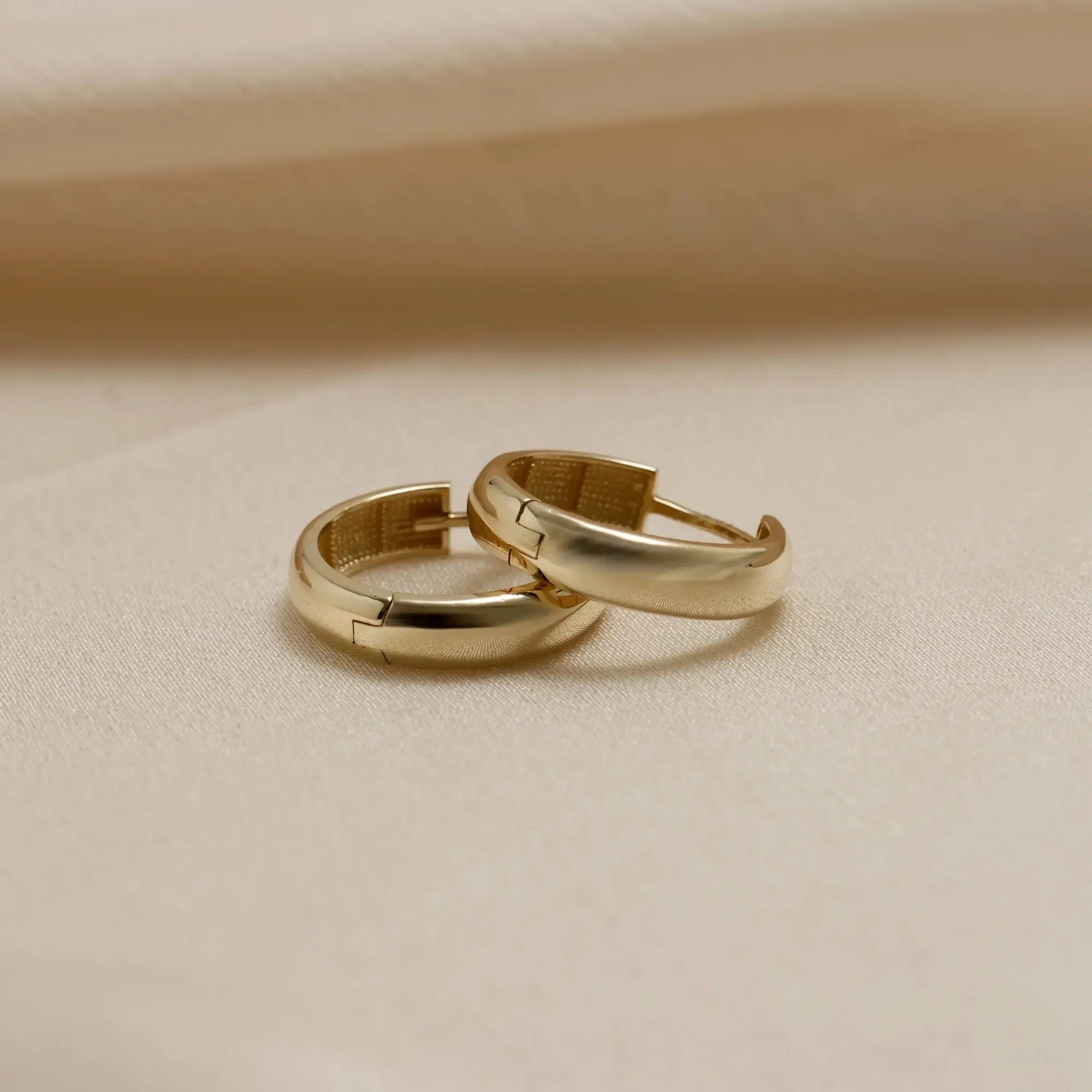 14 Ayar Altın Klasik Bombeli Küpe - M