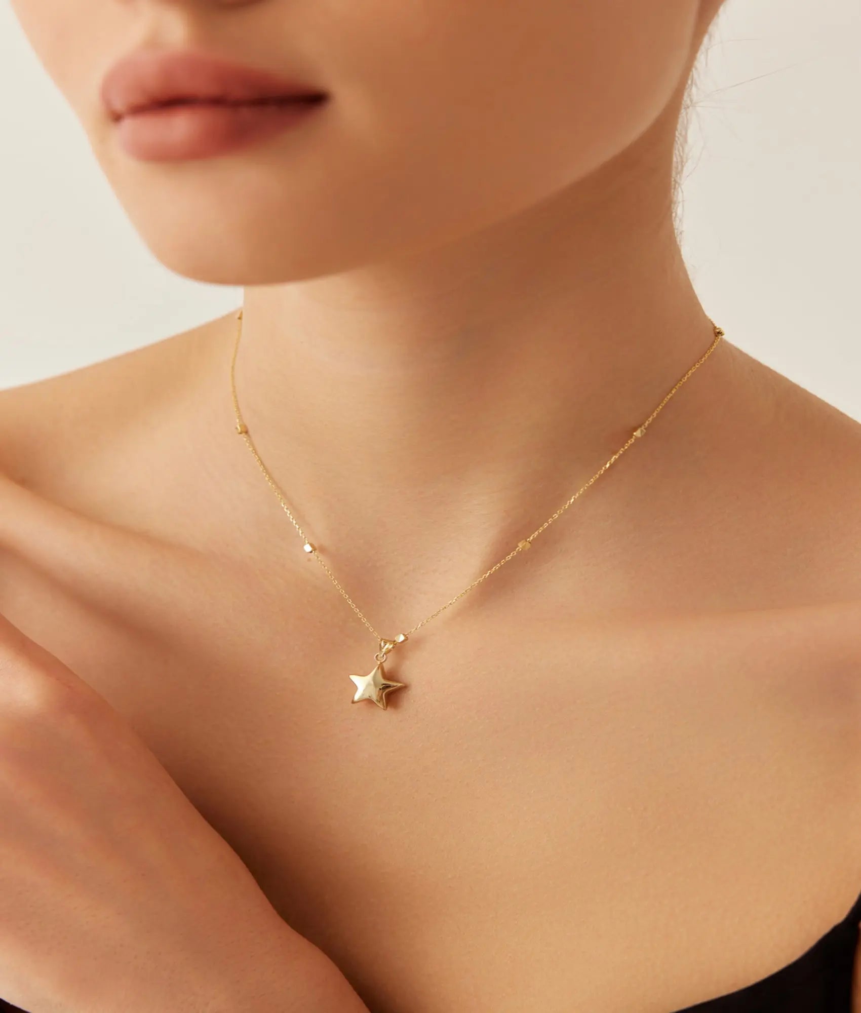 14 Ayar Altın Küp Zincirli Bombeli Yıldız Kolye