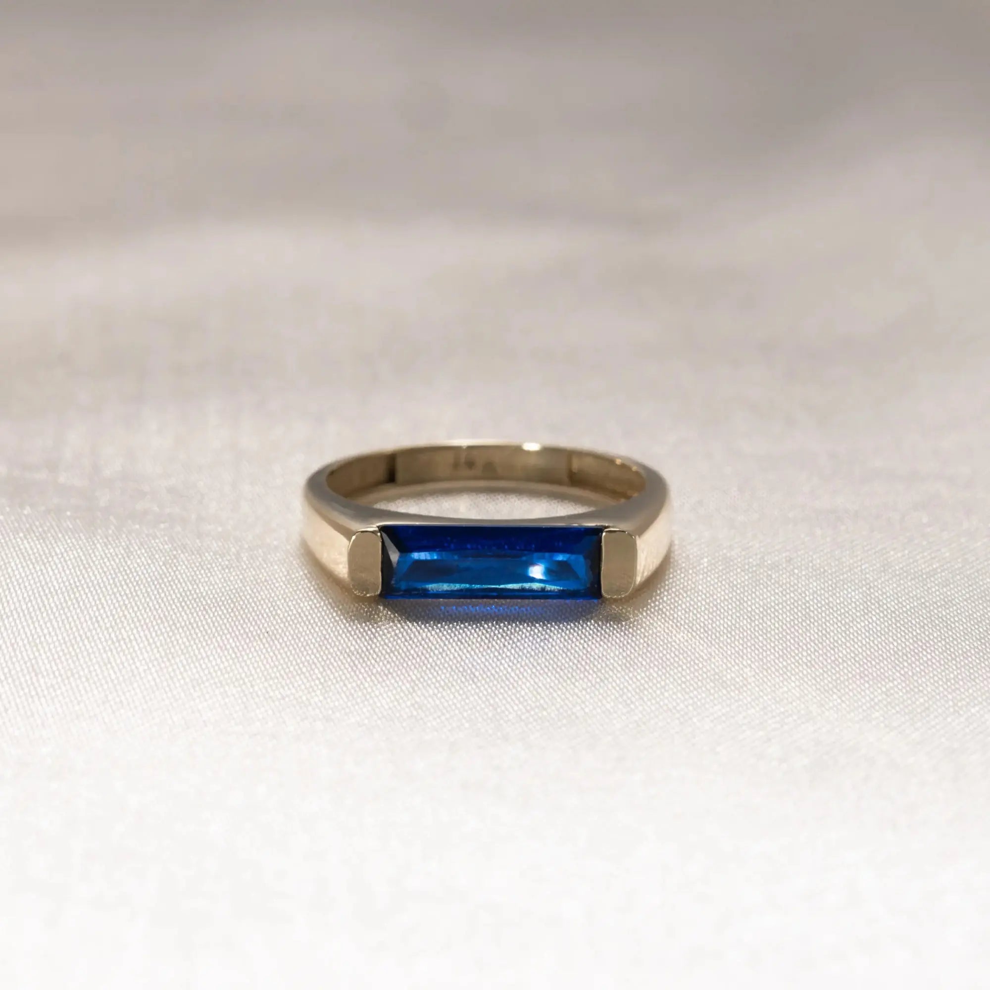 14 Ayar Altın Lacivert Taşlı Yüzük