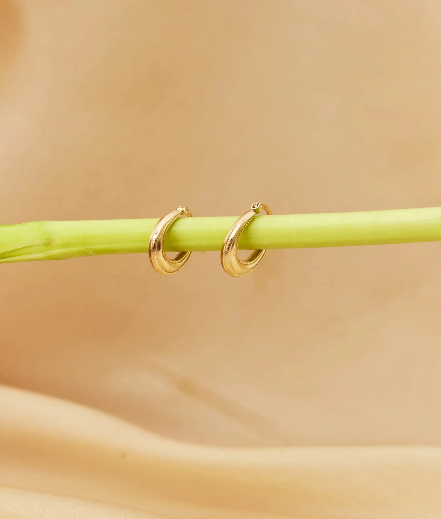 14 Ayar Altın Minimal Oval Küpe