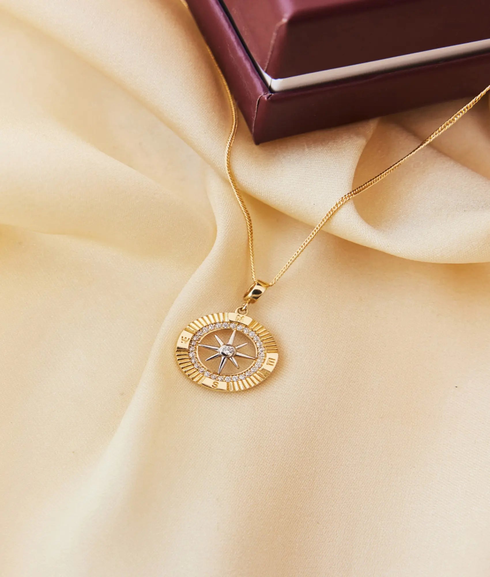 14 Ayar Altın Pusula Kolye