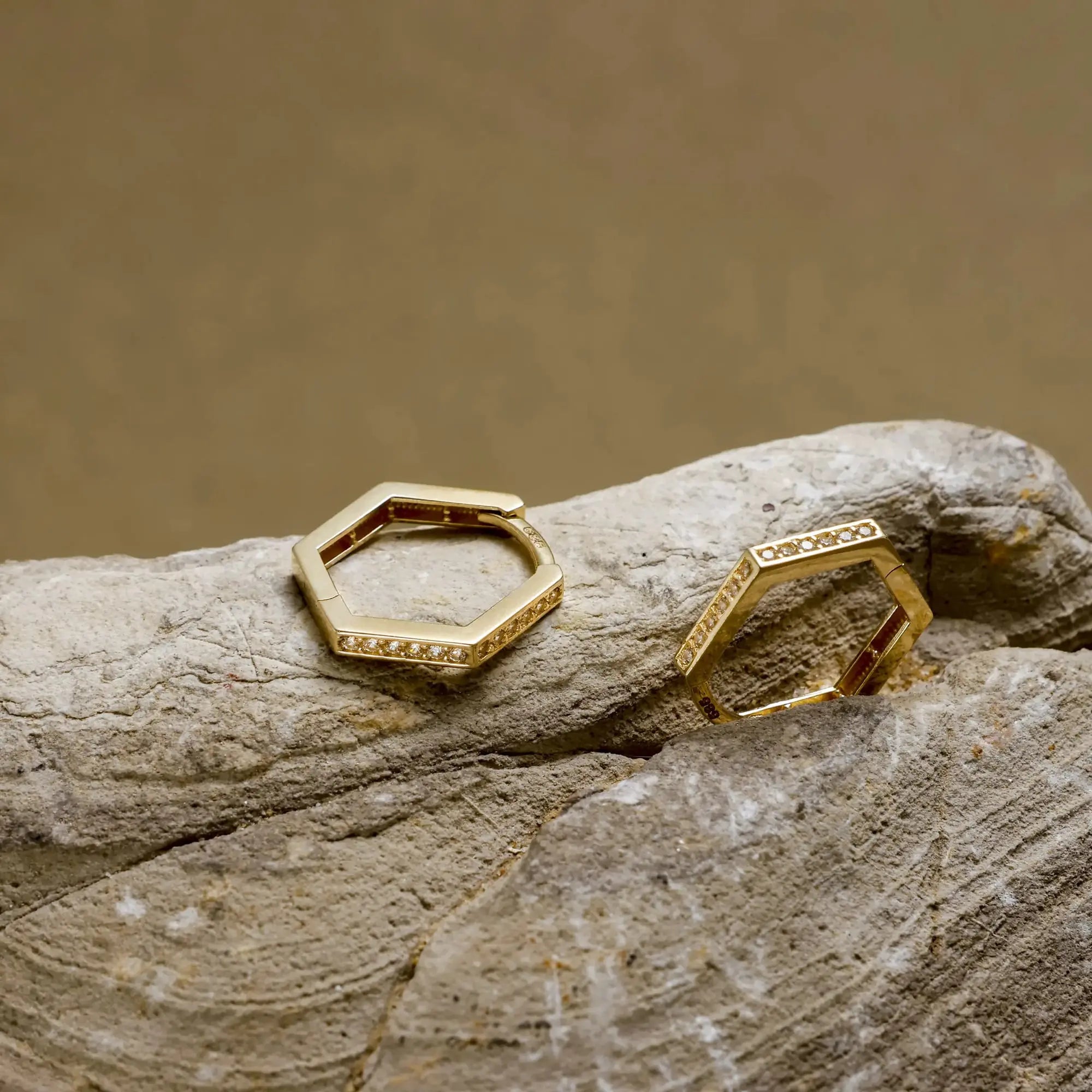 14 Ayar Altın Taşlı Altıgen Küpe - M