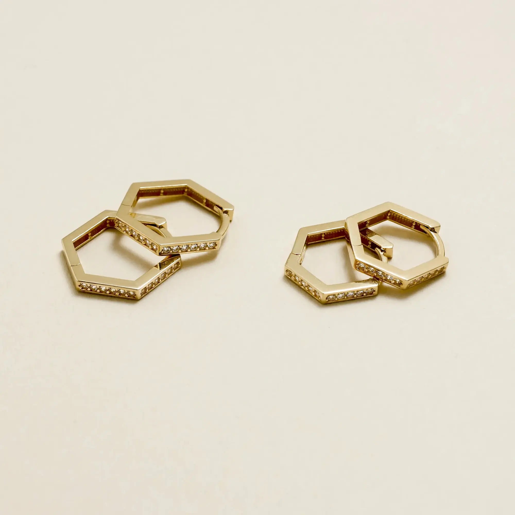 14 Ayar Altın Taşlı Altıgen Küpe - M