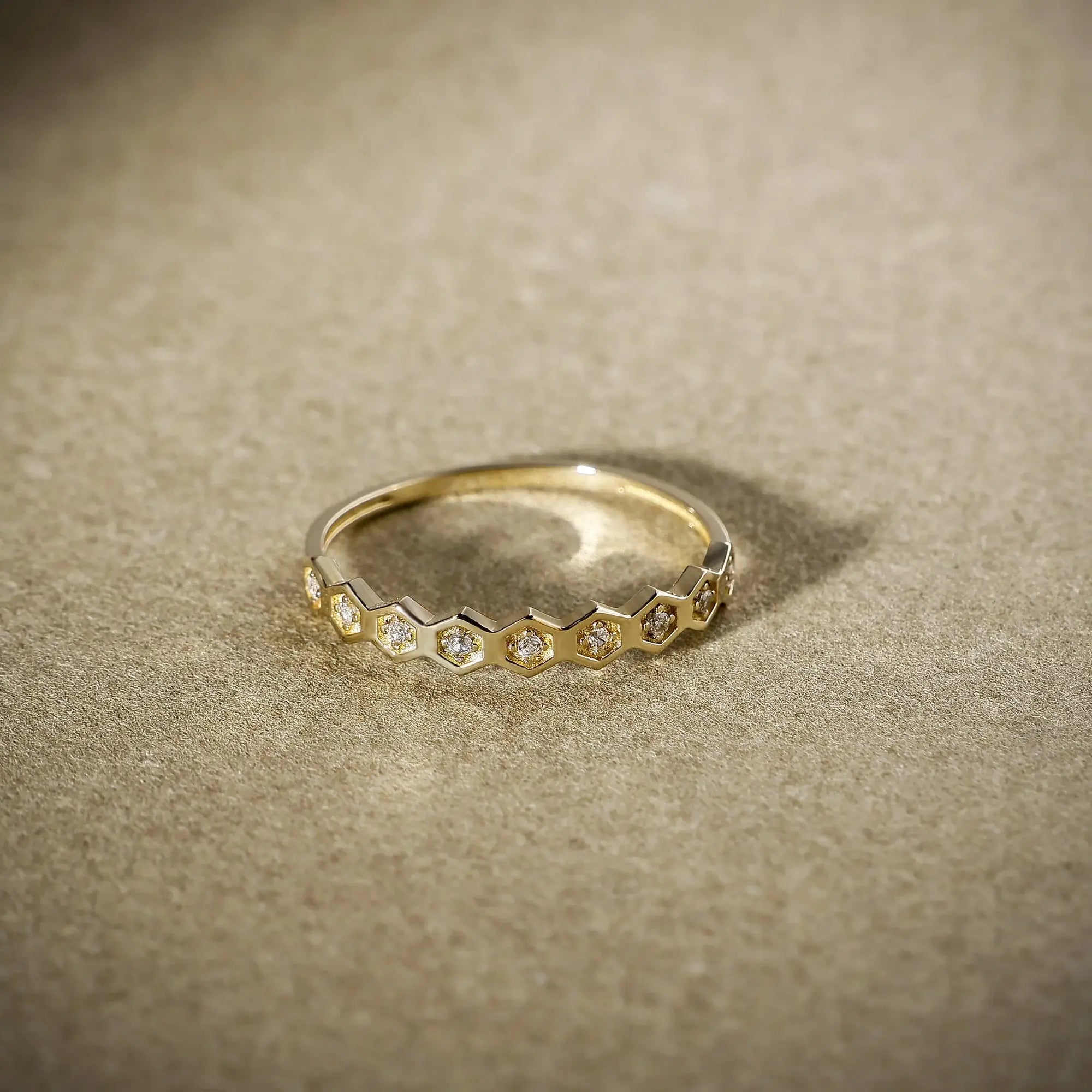 14 Ayar Altın Taşlı Altıgen Mini Yüzük