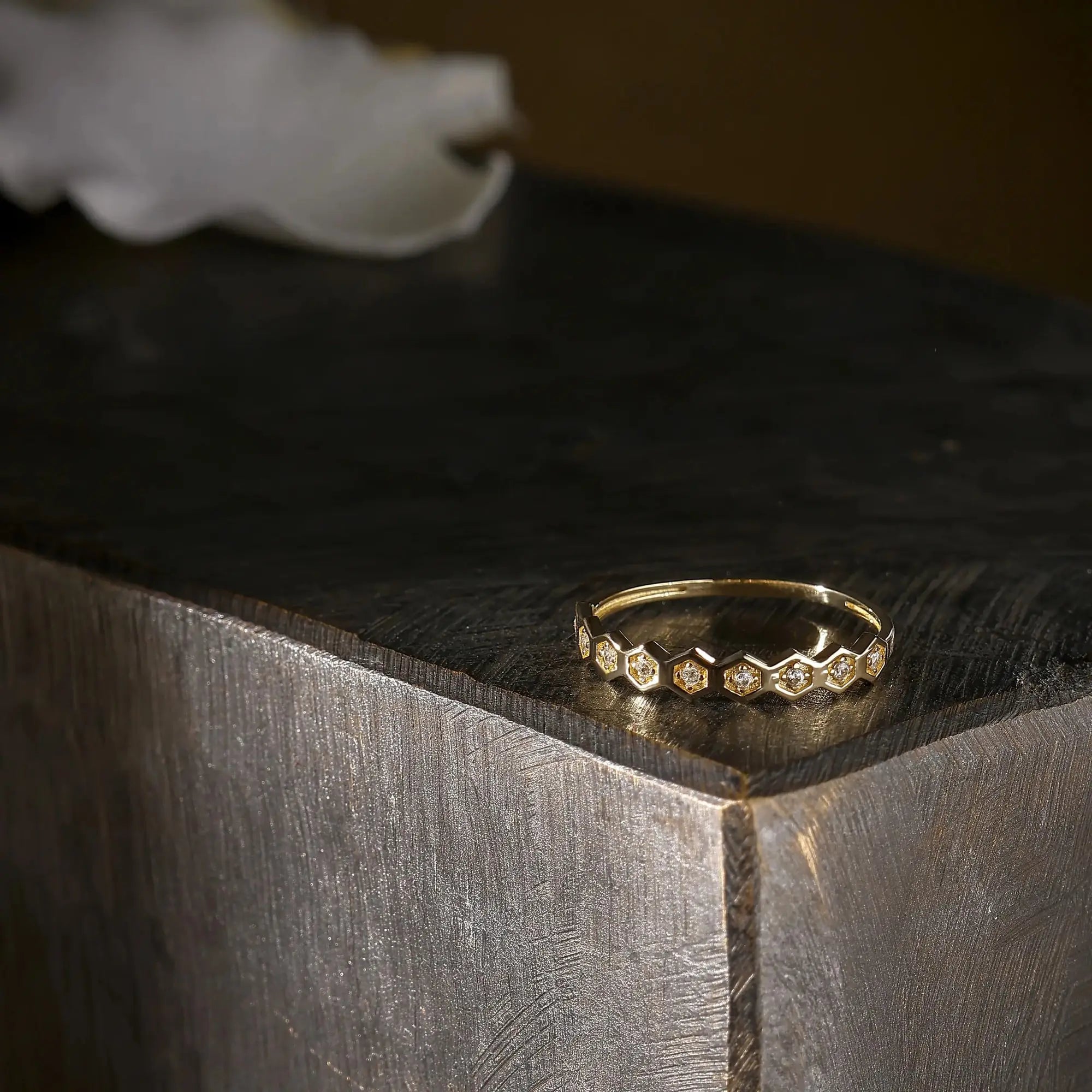 14 Ayar Altın Taşlı Altıgen Mini Yüzük