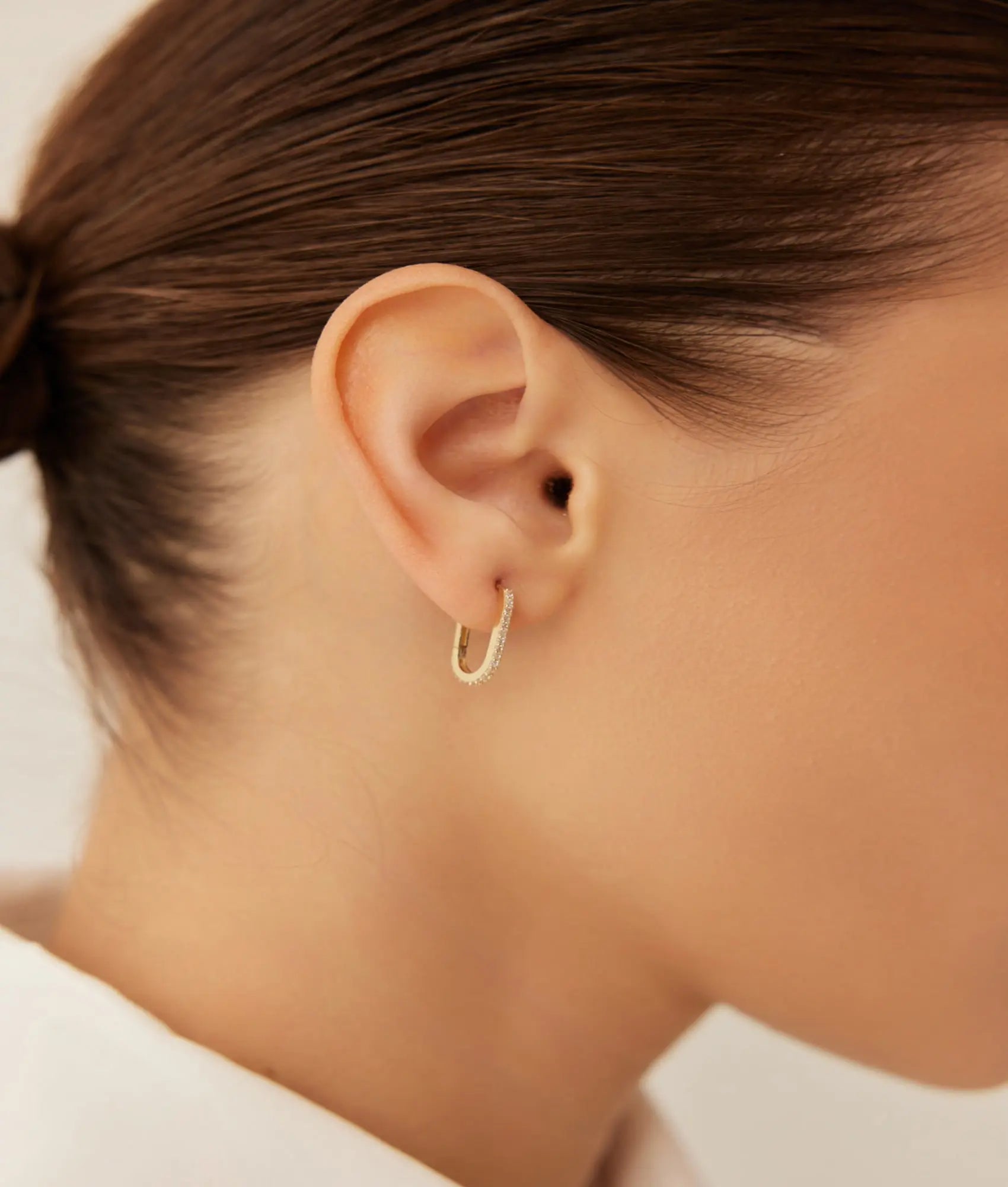 14 Ayar Altın Taşlı Ataç Küpe 1 cm