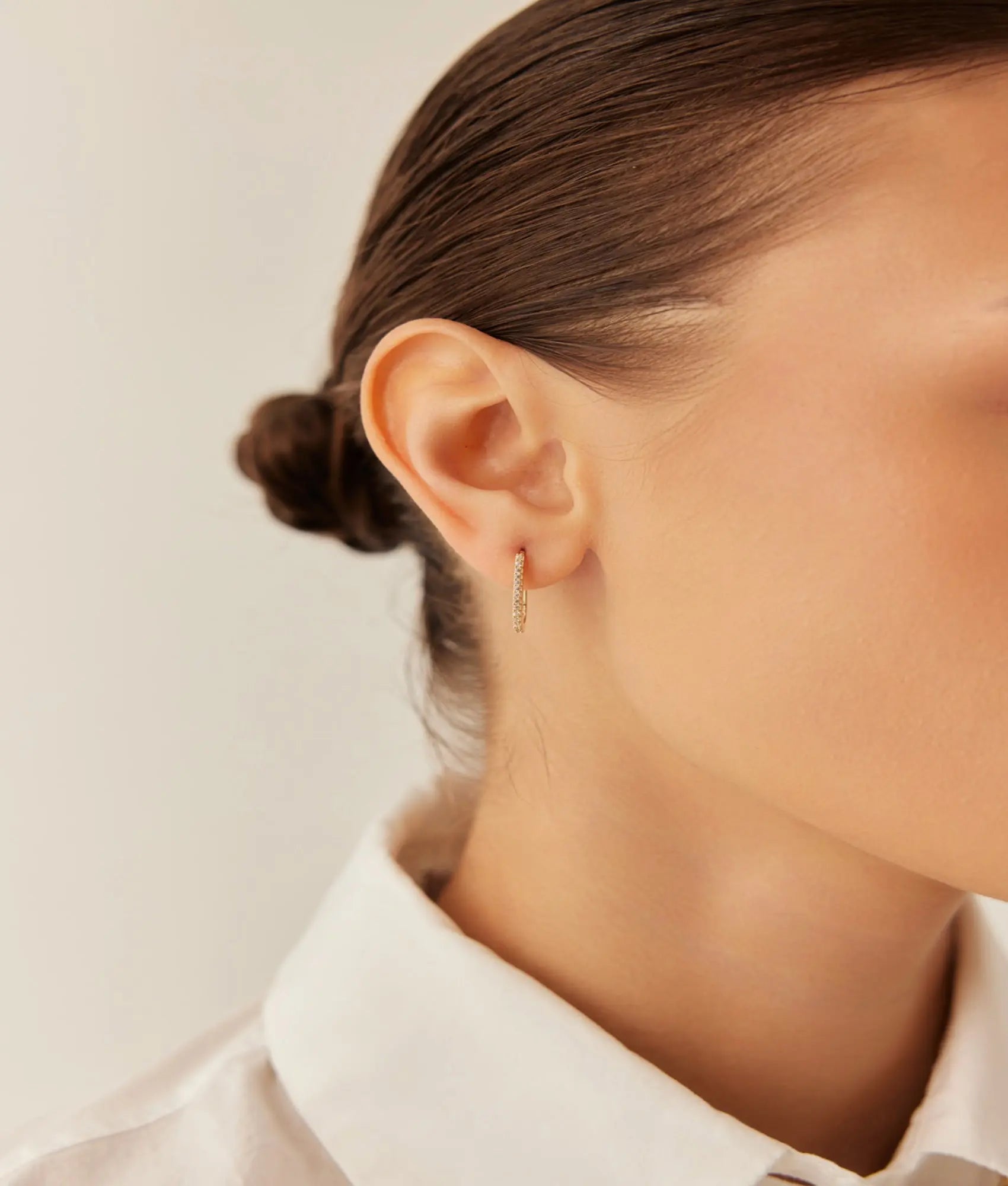 14 Ayar Altın Taşlı Ataç Küpe 1 cm