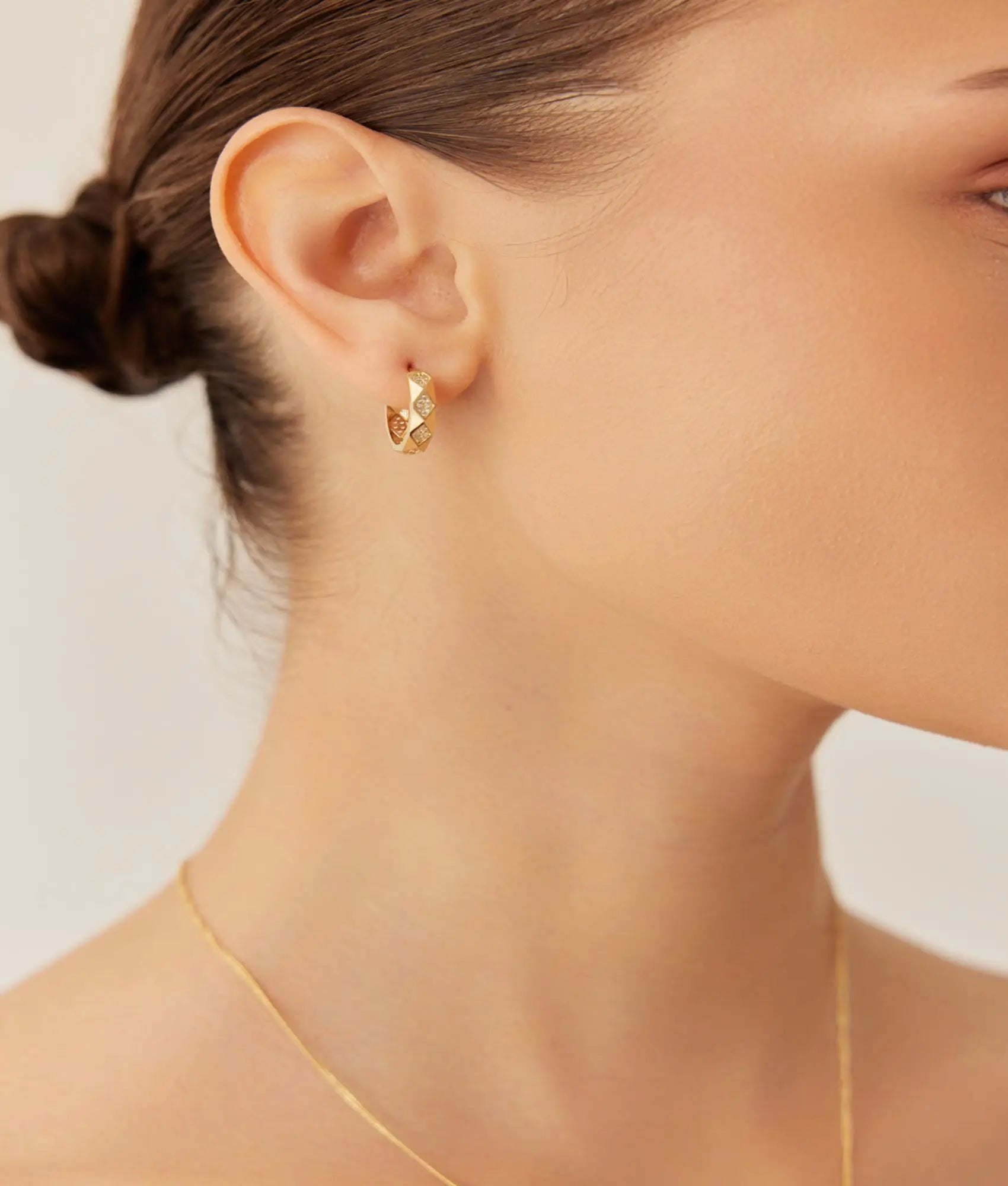 14 Ayar Altın Taşlı Baklava Dilim Halka Küpe 1,7 cm