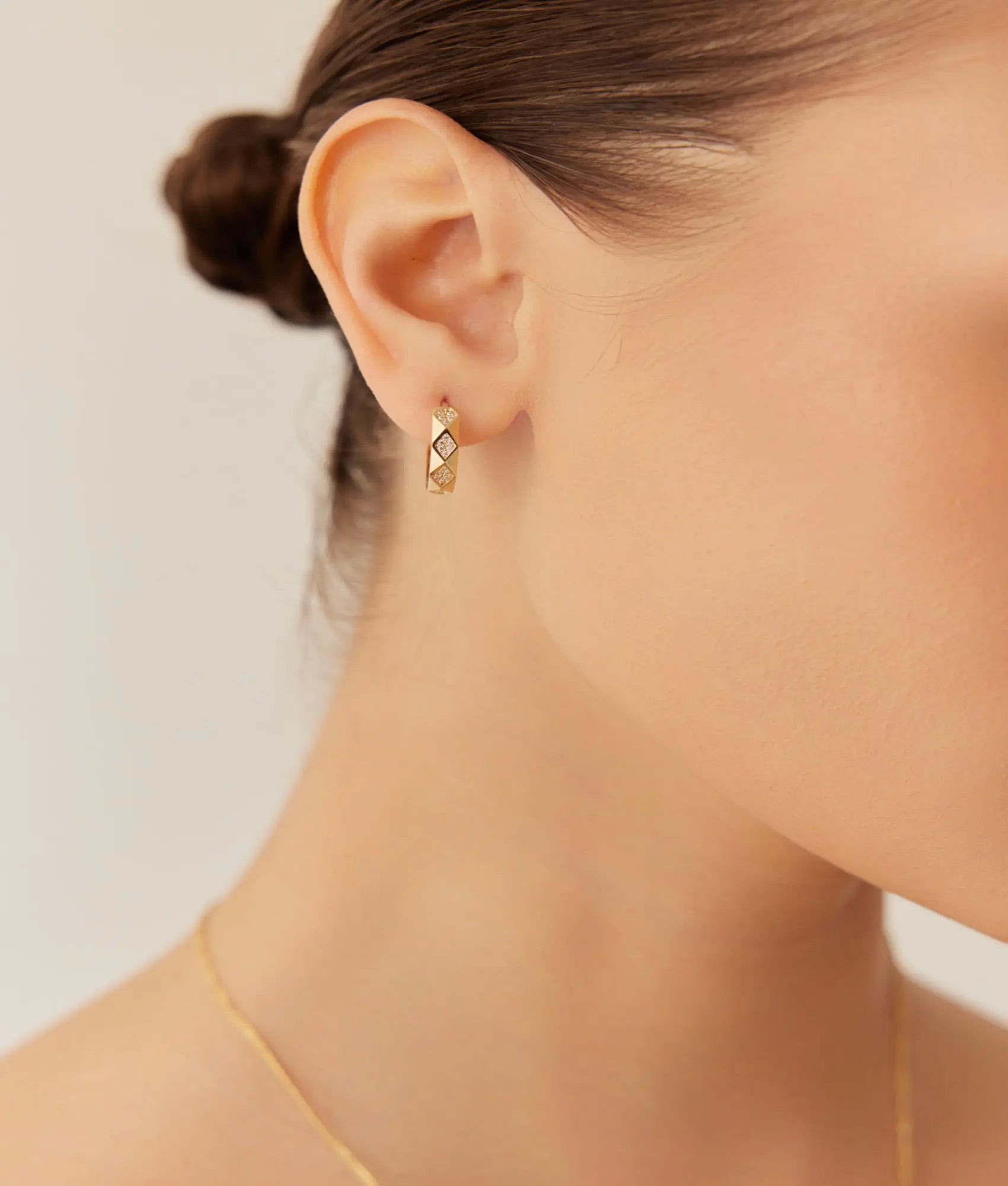 14 Ayar Altın Taşlı Baklava Dilim Halka Küpe 1,7 cm