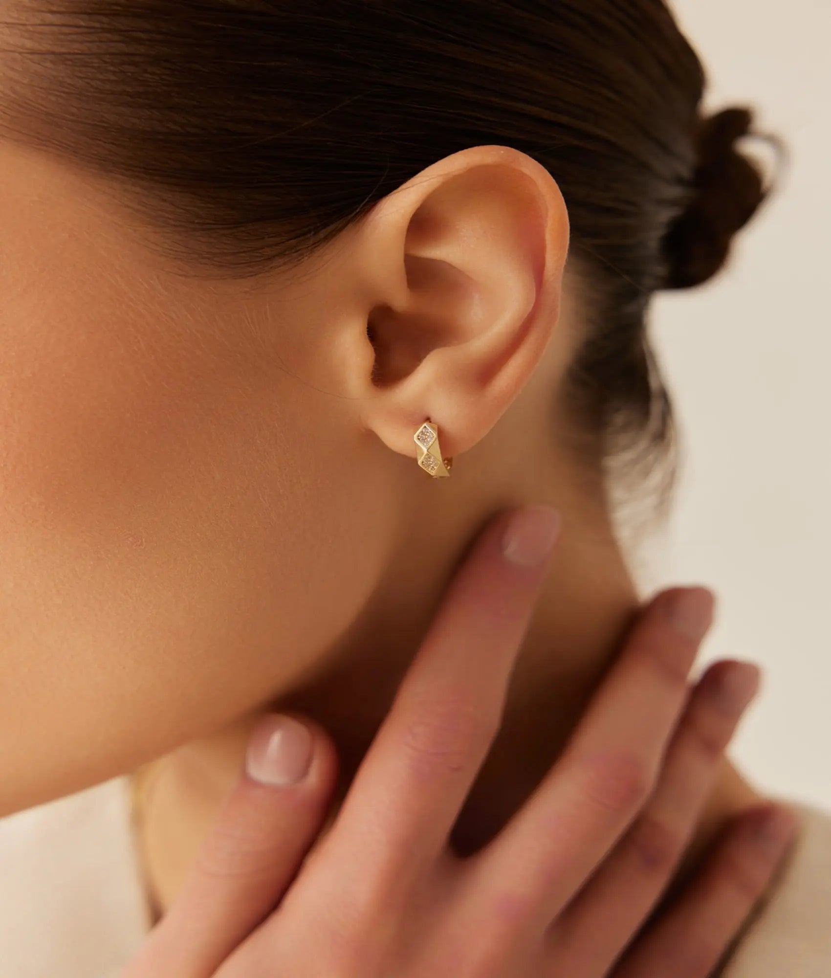 14 Ayar Altın Taşlı Baklava Dilimli Halka Küpe 1,2 cm