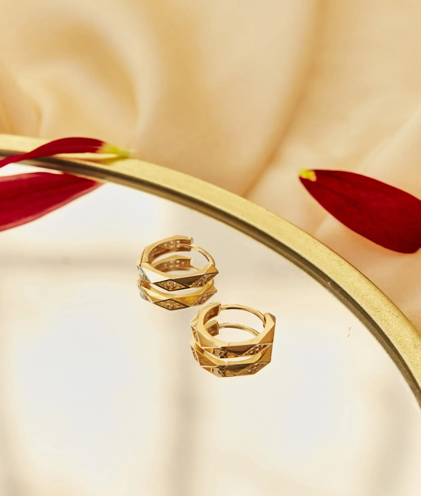 14 Ayar Altın Taşlı Baklava Dilimli Halka Küpe 1,2 cm