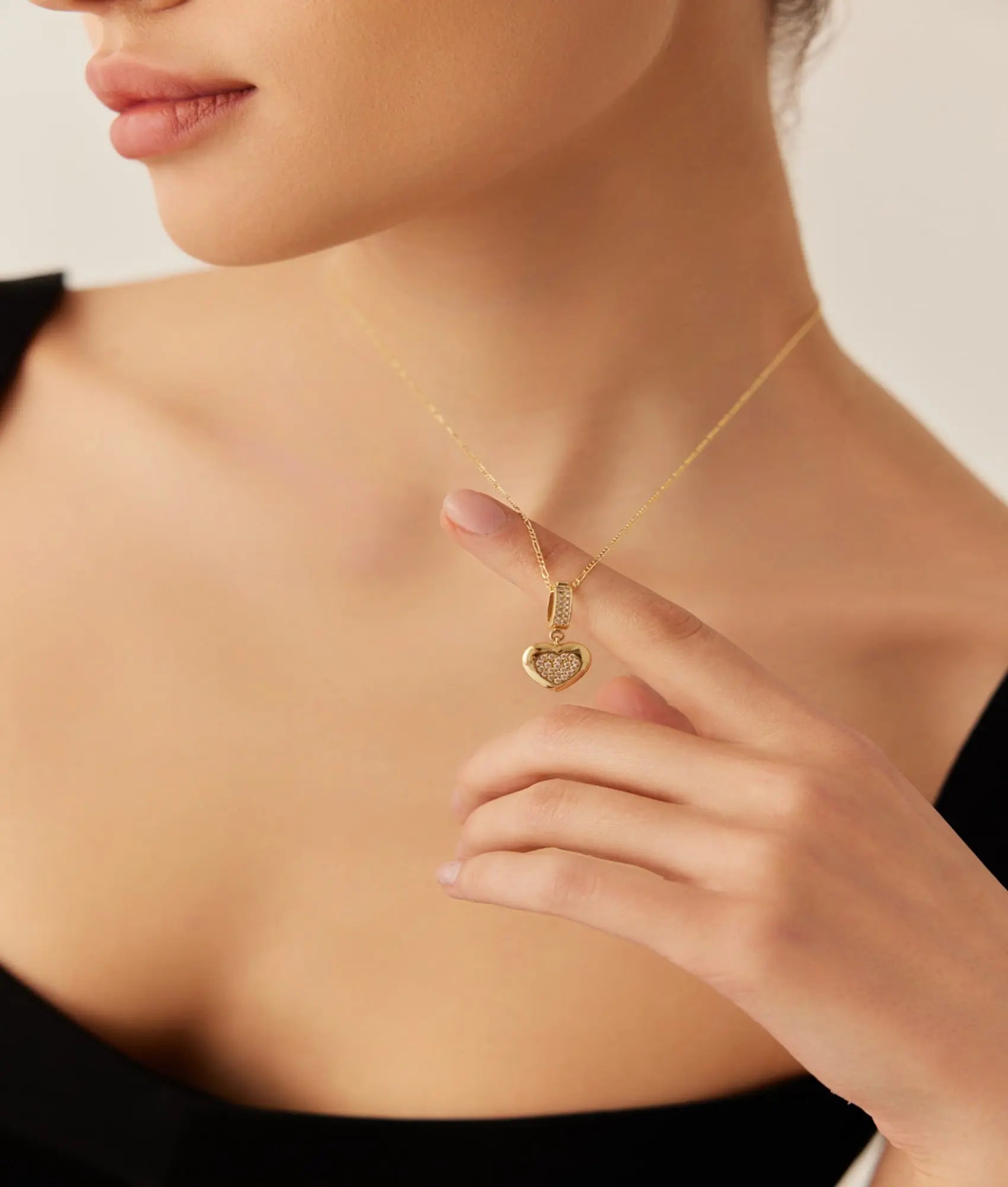 14 Ayar Altın Taşlı Bombeli Kalpli Kolye