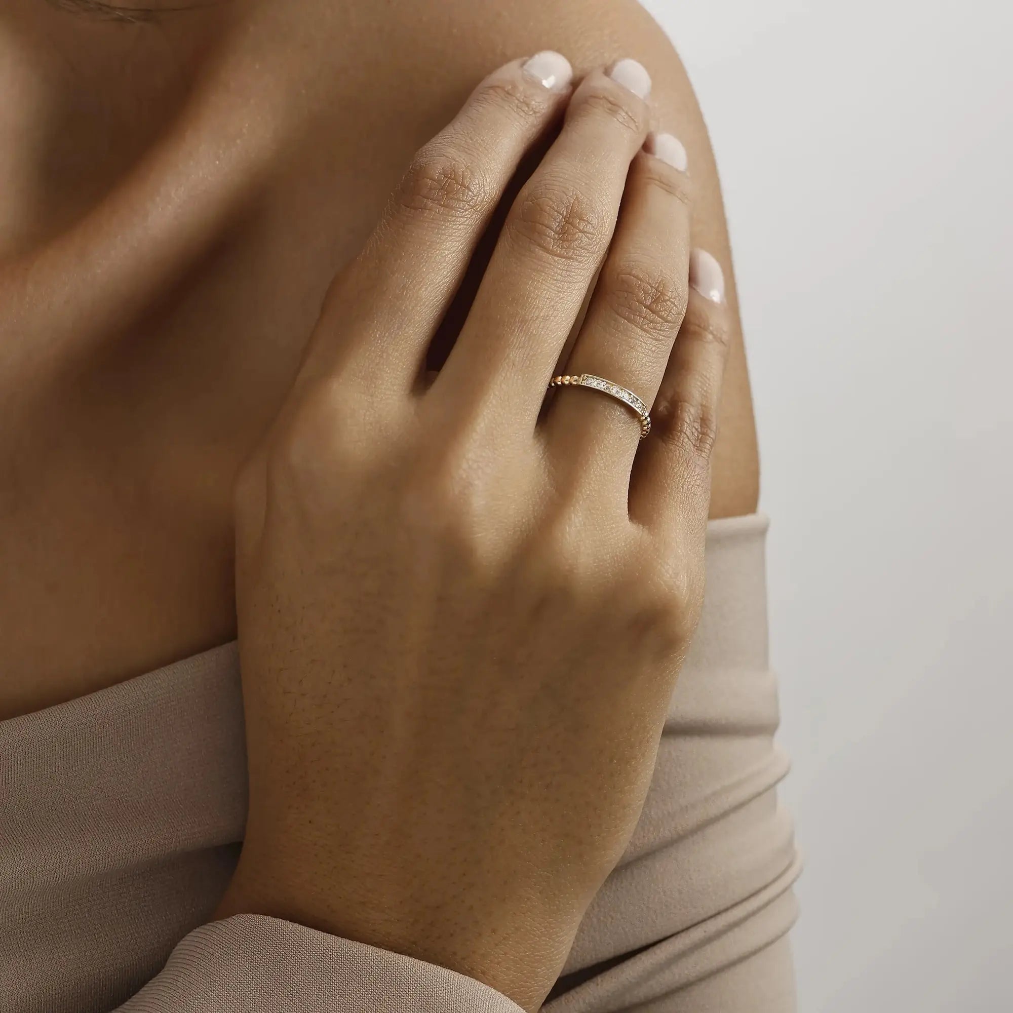 14 Ayar Altın Taşlı Bombeli Mini Yüzük