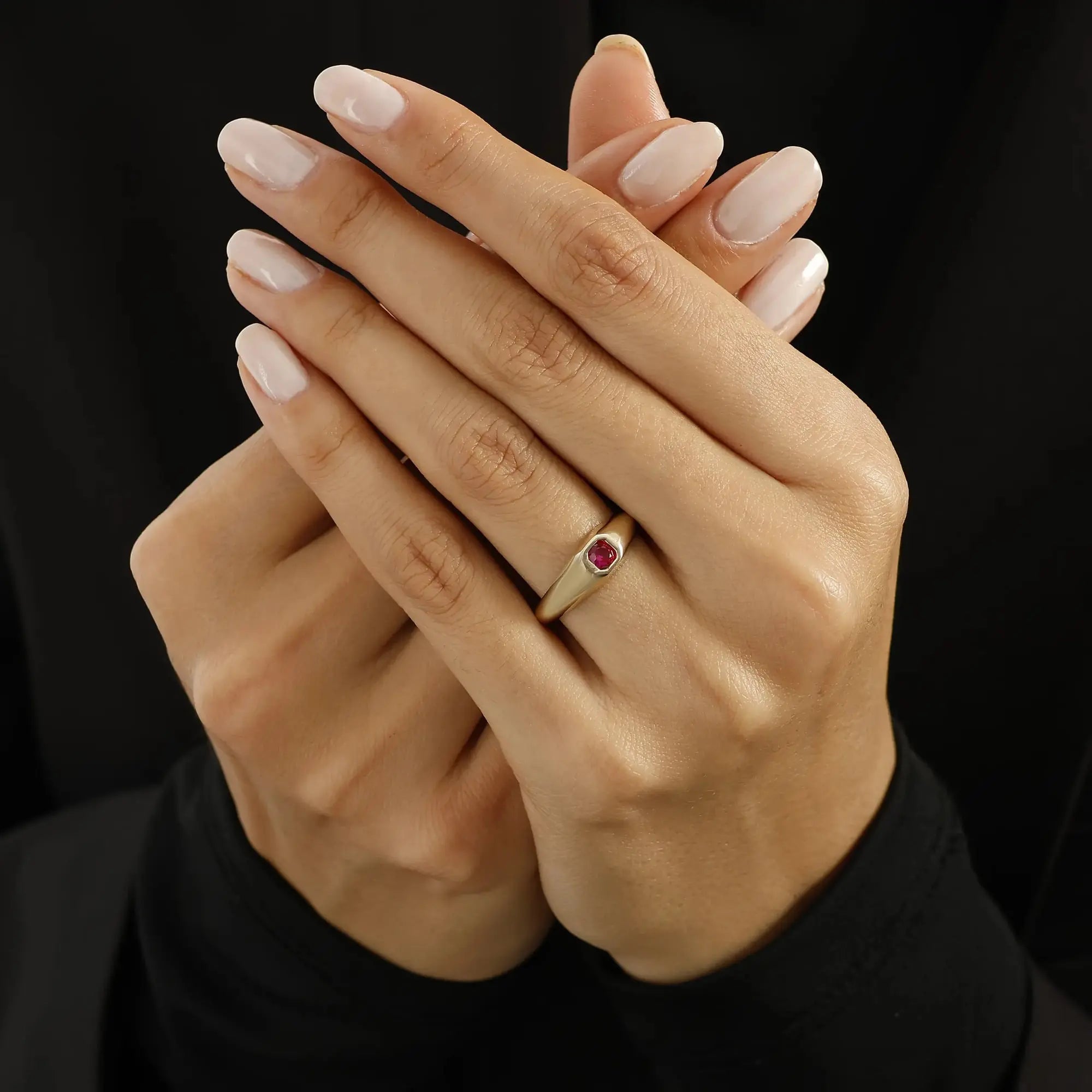 14 Ayar Altın Taşlı Bombeli Yüzük