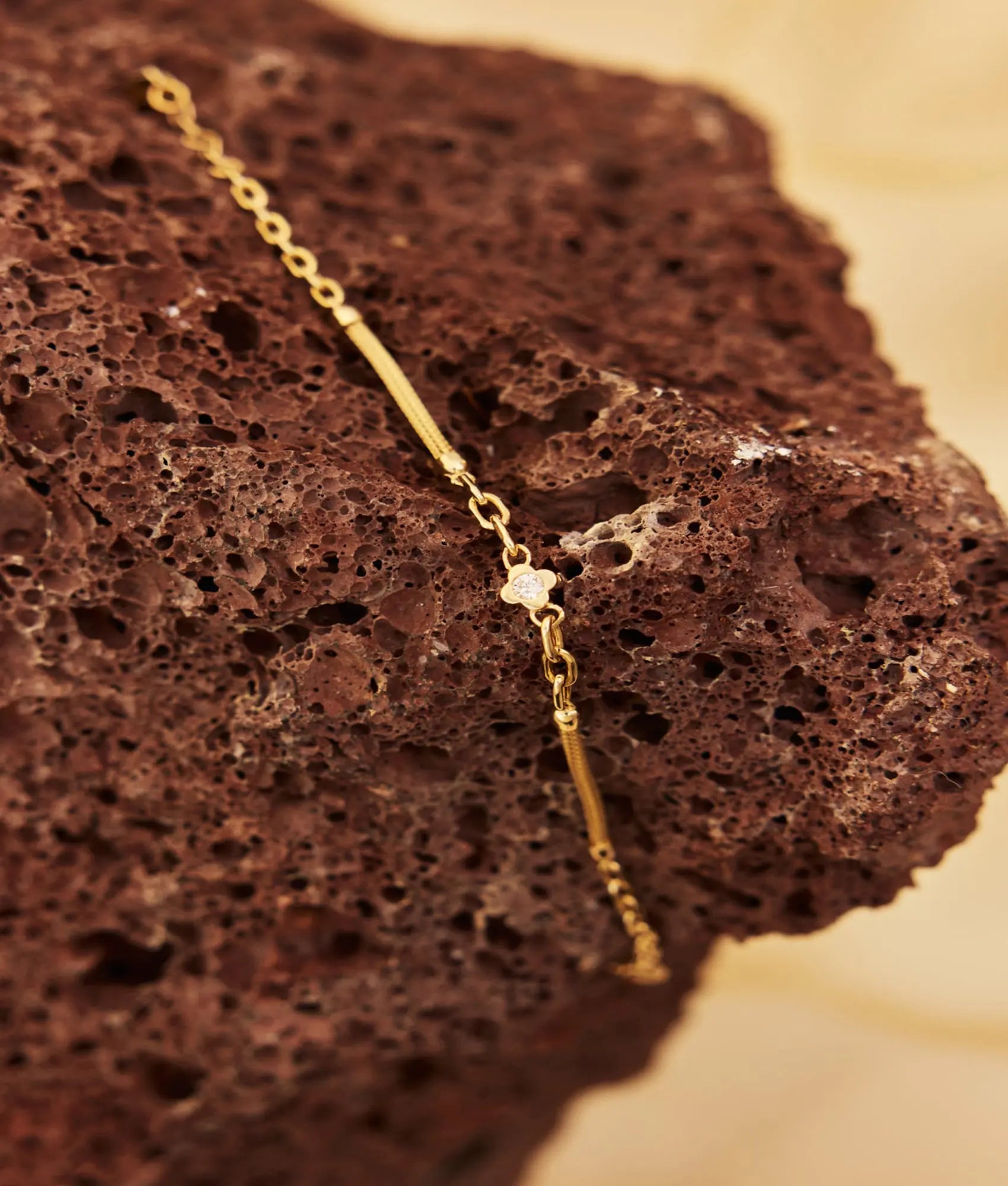 14 Ayar Altın Taşlı Çiçek Bağı Bileklik