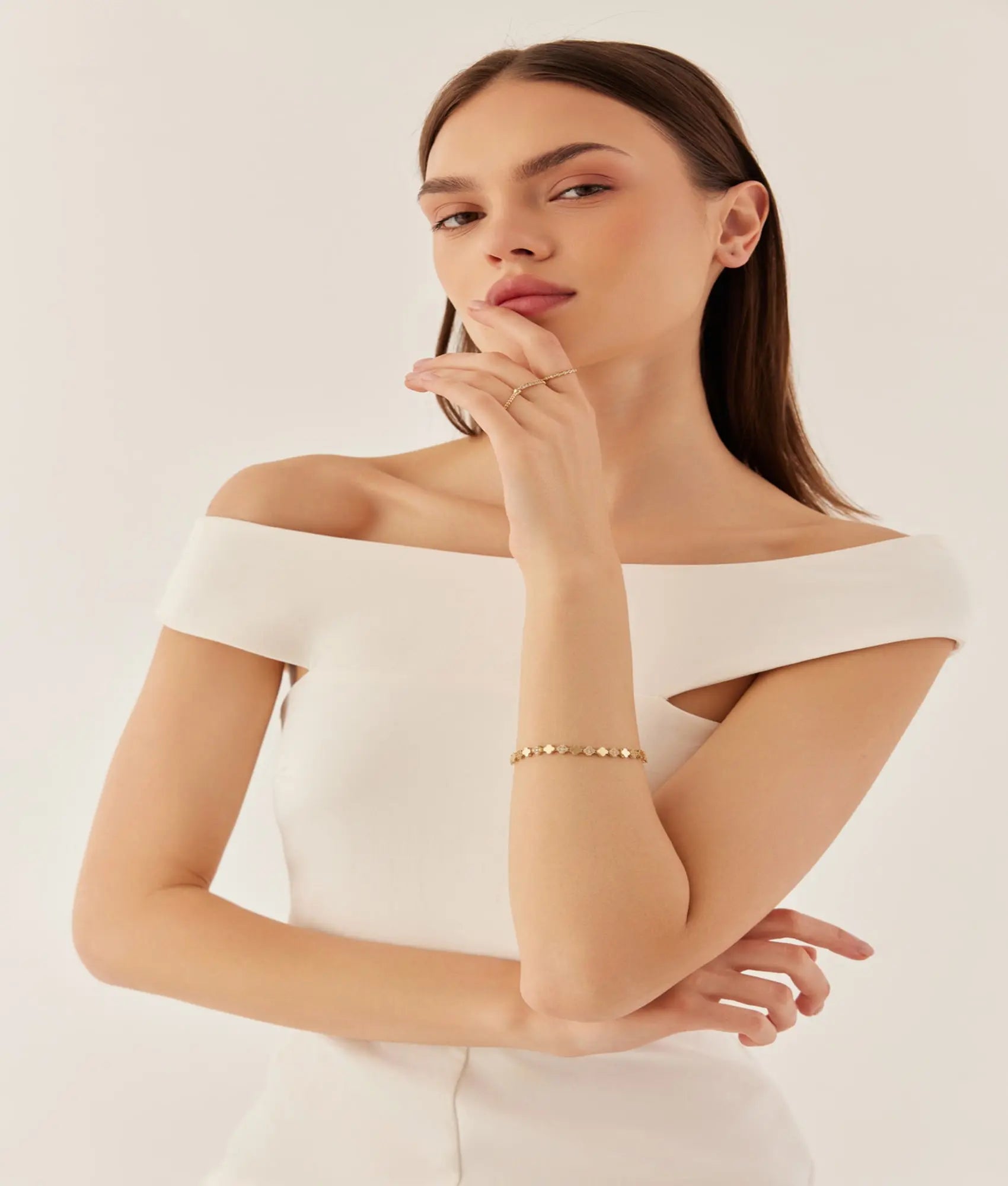 14 Ayar Altın Taşlı Çiçek Sıralı Bileklik