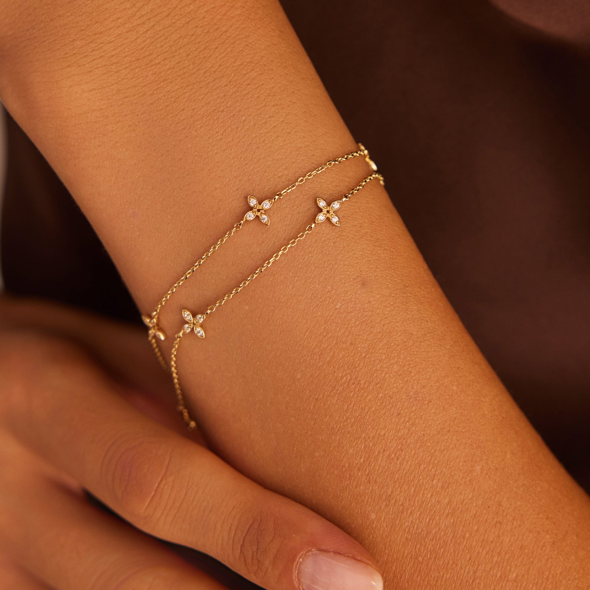 14 Ayar Altın Taşlı Çiçekli Bileklik