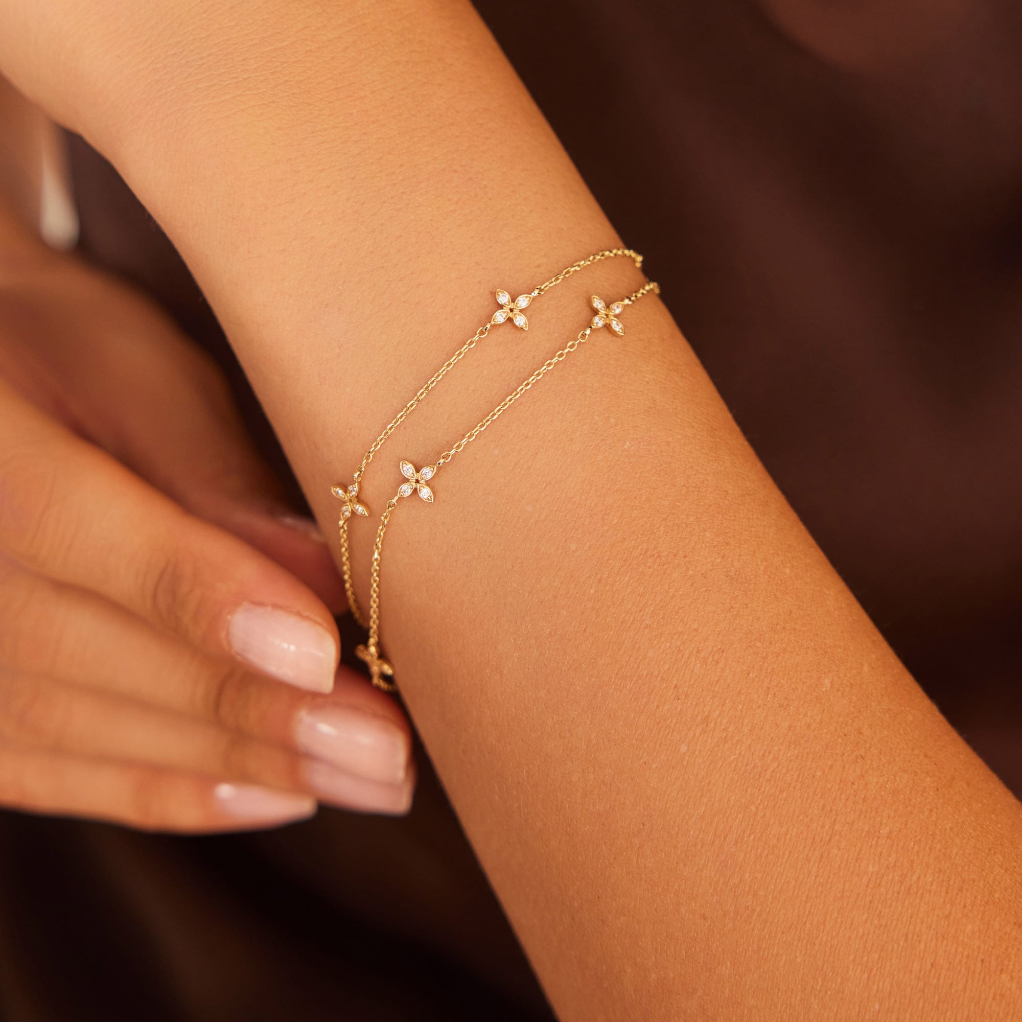 14 Ayar Altın Taşlı Çiçekli Bileklik