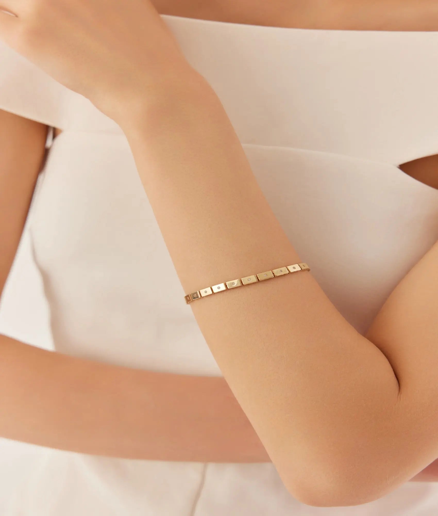 14 Ayar Altın Taşlı Dikdörtgen Sıralı Bileklik