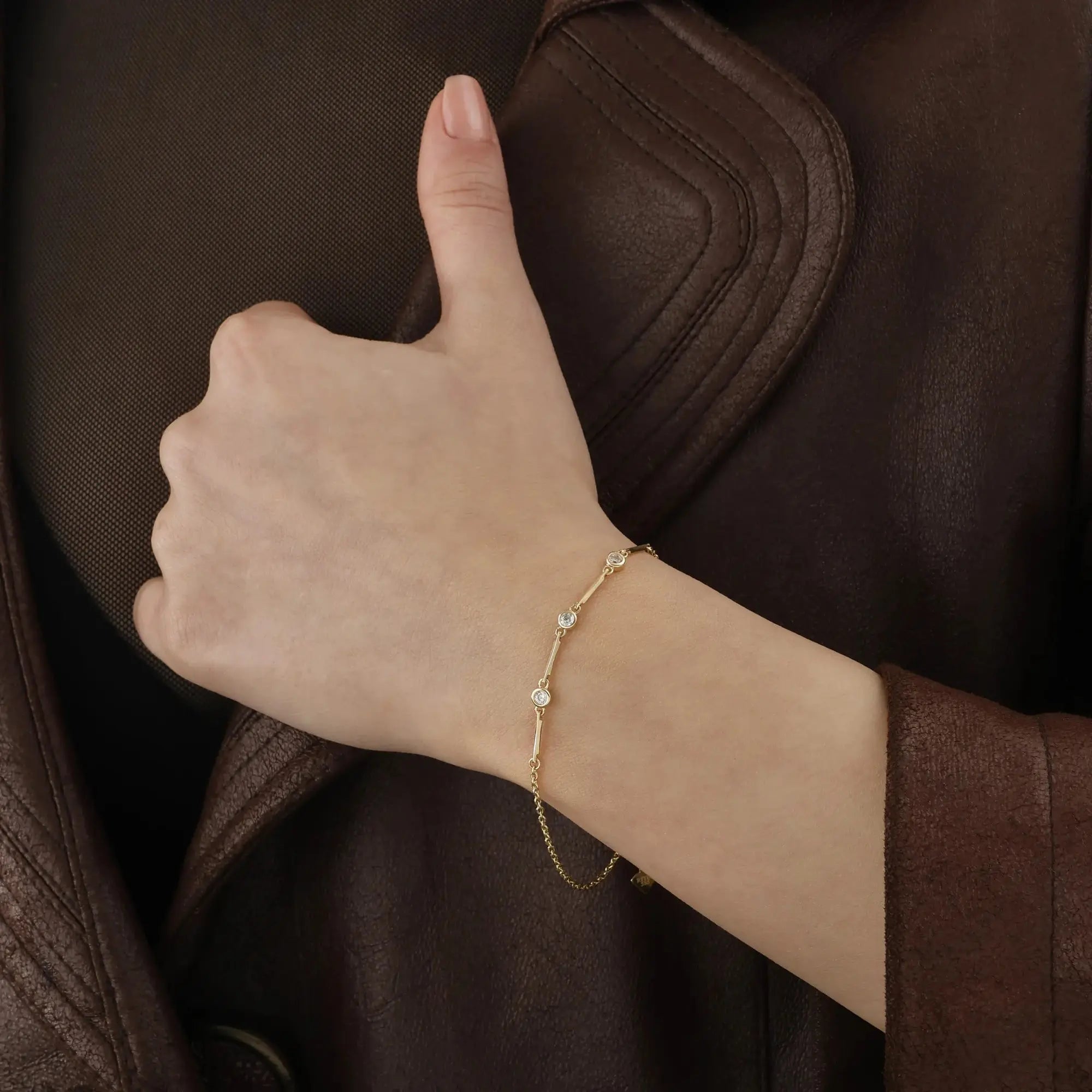 14 Ayar Altın Taşlı Figür Bileklik