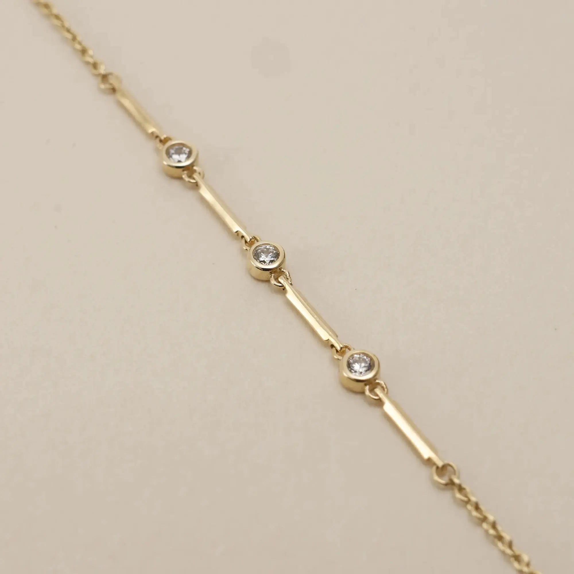 14 Ayar Altın Taşlı Figür Bileklik