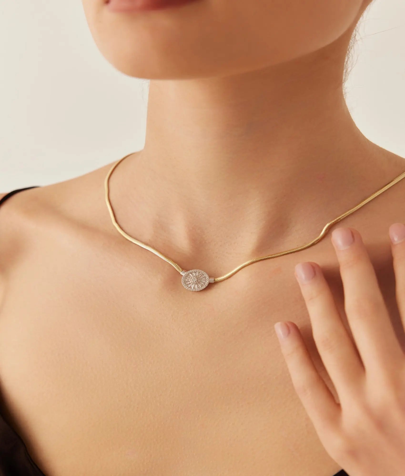 14 Ayar Altın Taşlı Güneş Mührü Kolye