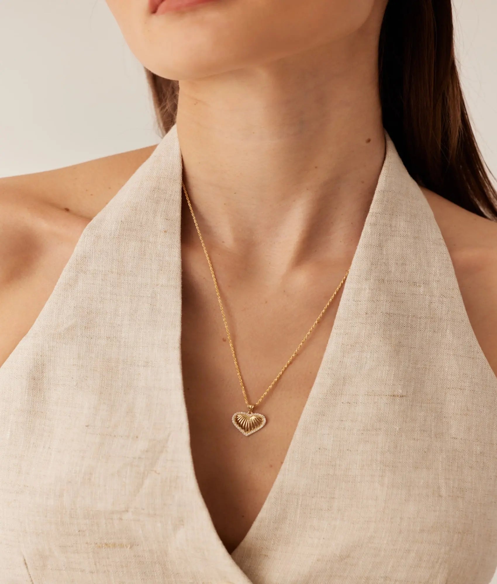 14 Ayar Altın Taşlı Kalem Çizgili Kalp Kolye