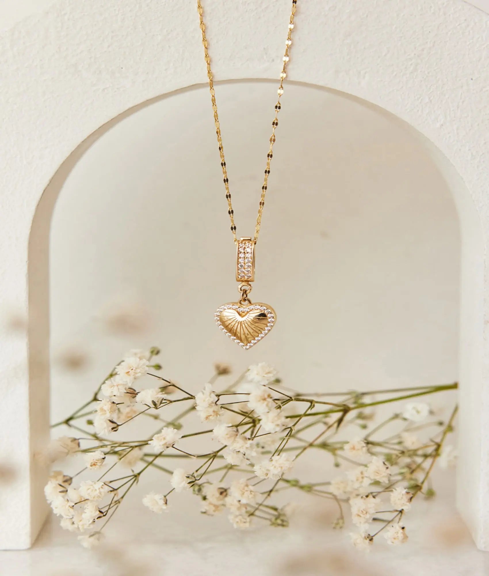 14 Ayar Altın Taşlı Kalemli Kalp Kolye