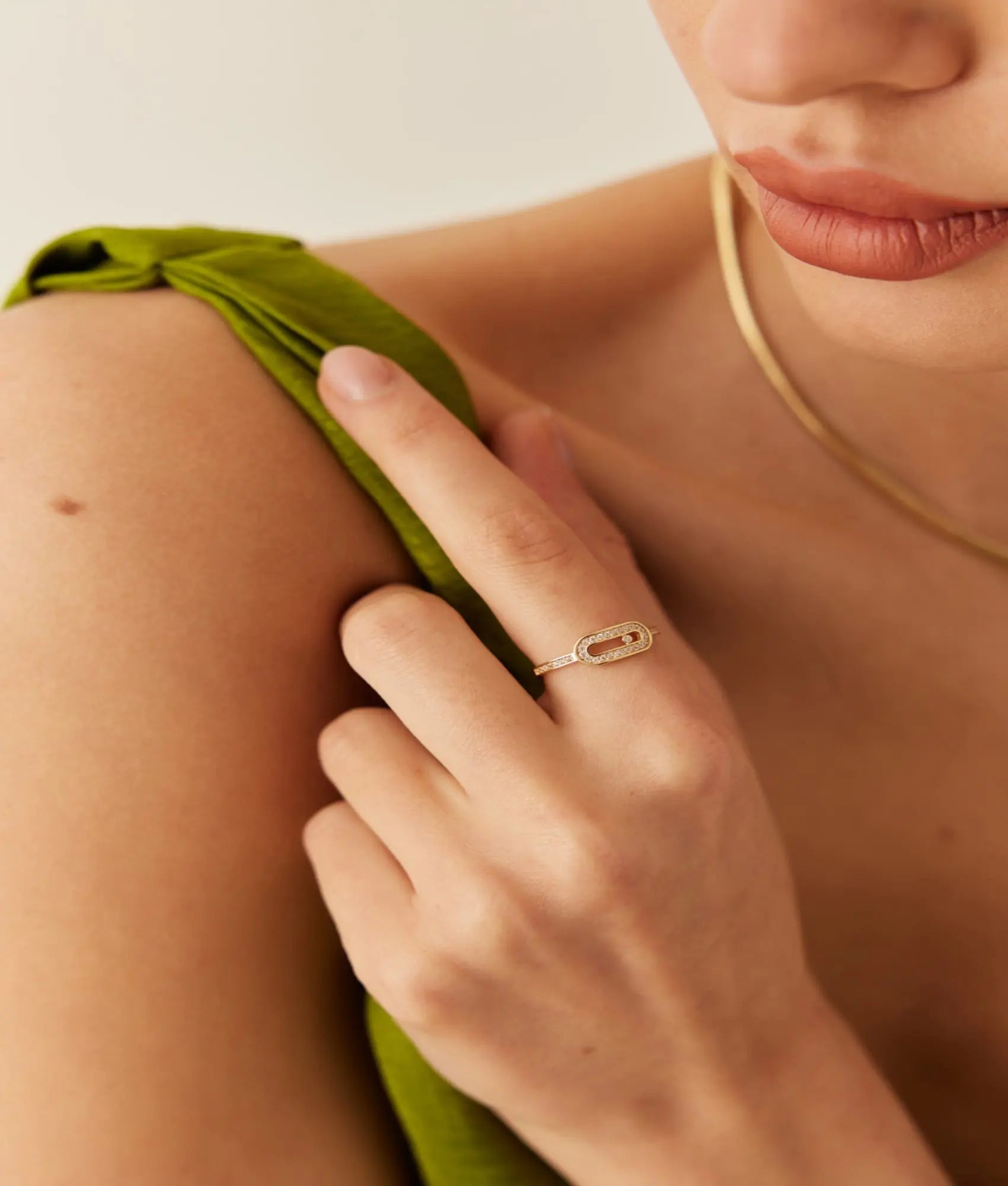 14 Ayar Altın Taşlı Kilit Yüzük