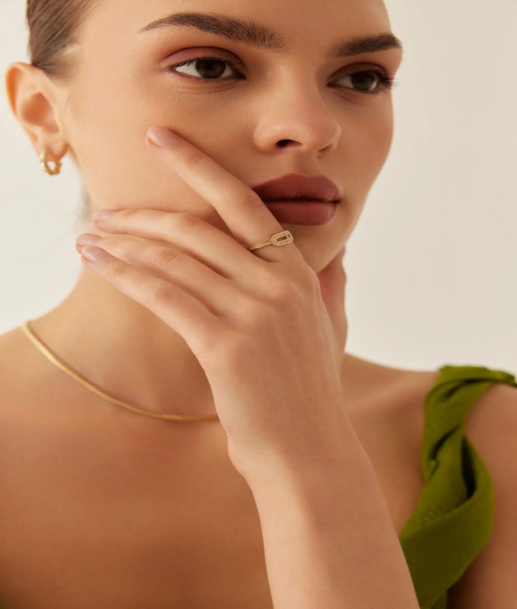 14 Ayar Altın Taşlı Kilit Yüzük