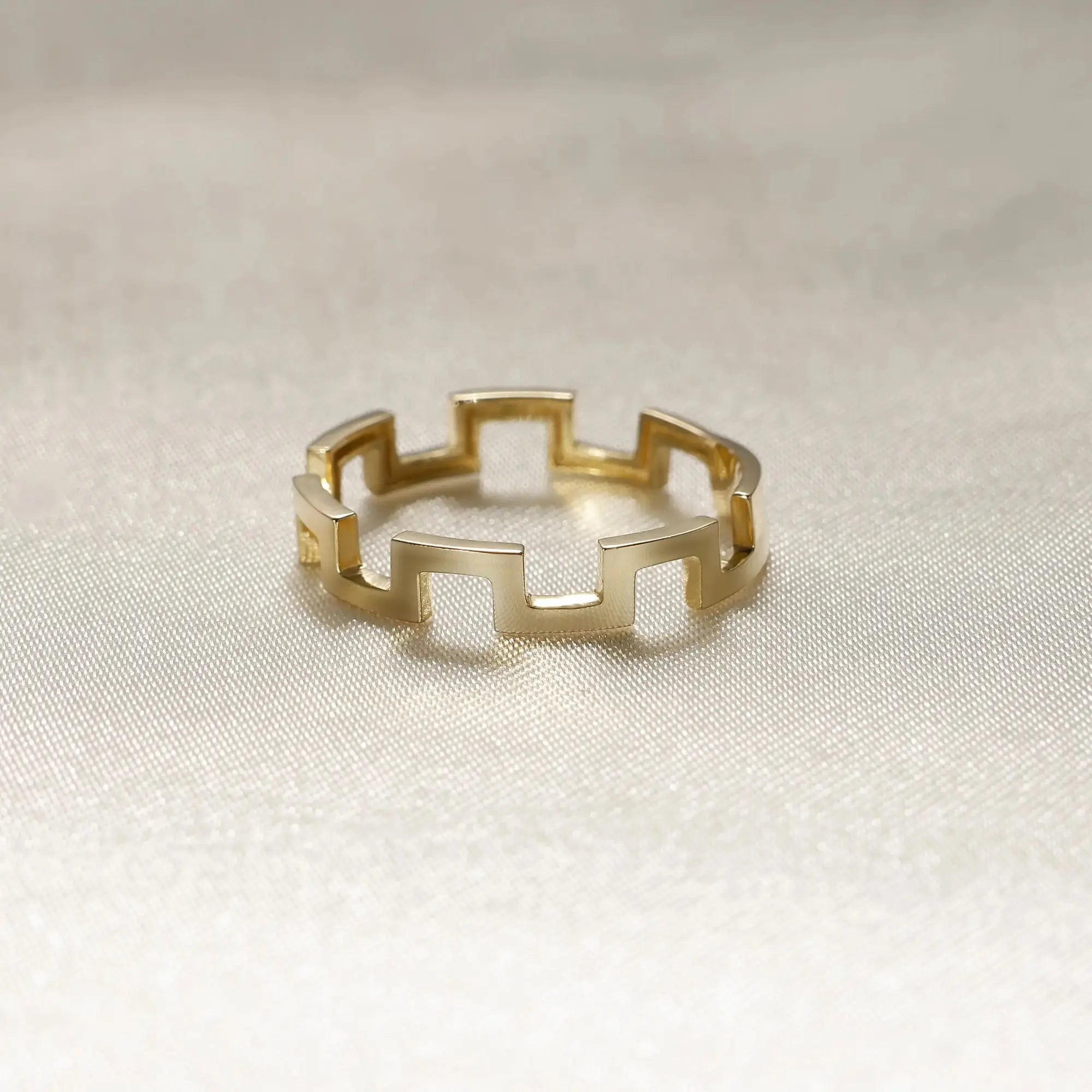 14 Ayar Altın Taşlı Örgü Figürlü Yüzük